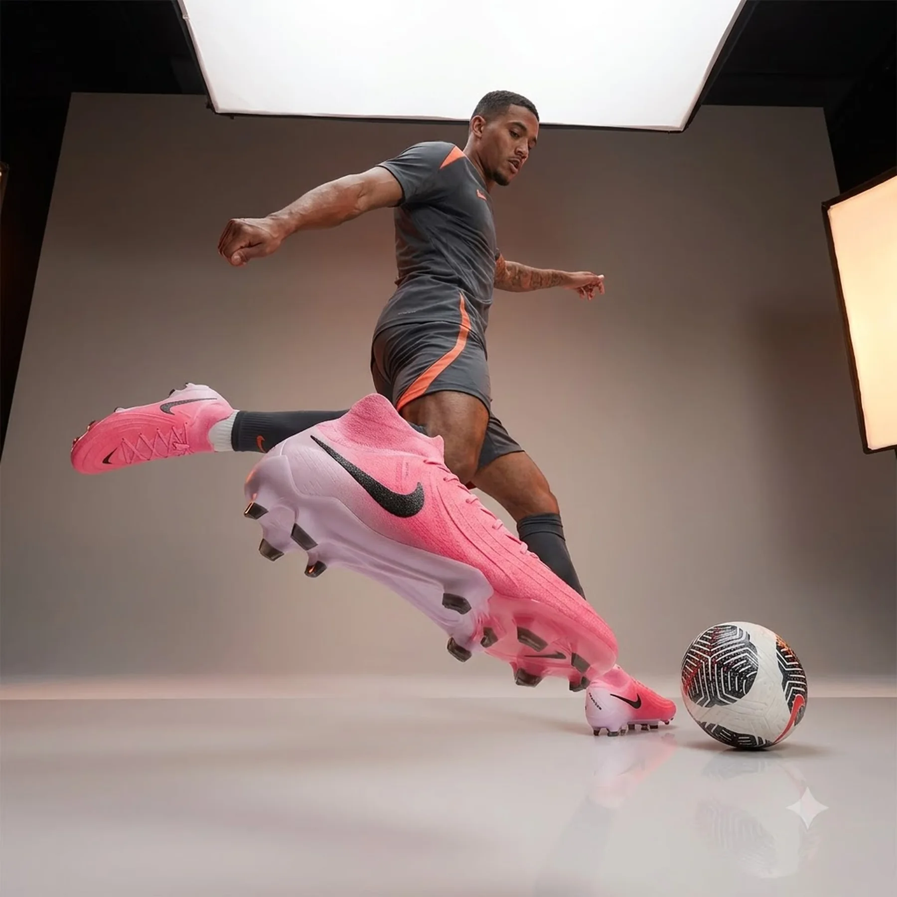 Бутси чоловічі Nike Phantom Luna Ii Pro Fg (FJ2575-600)