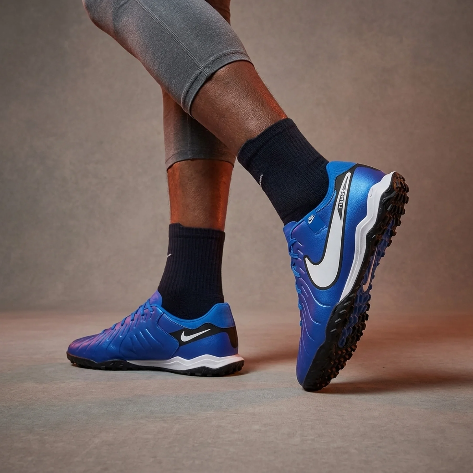 Бутси чоловічі Nike Tiempo Legend 10 Academy Tf (DV4342-400)