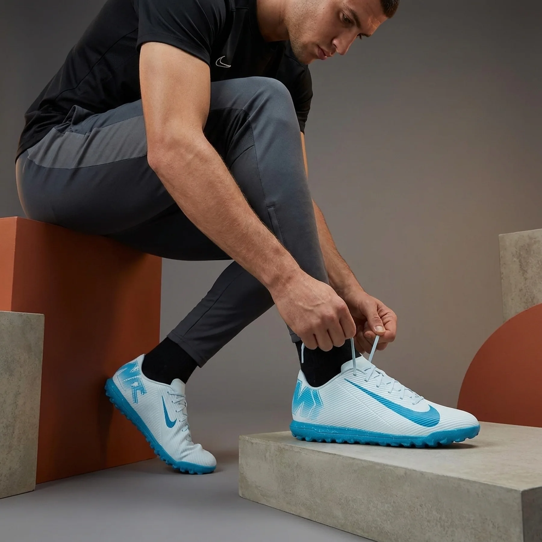 Бутси чоловічі Nike Vapor 16 Club Tf (FQ8446-400)