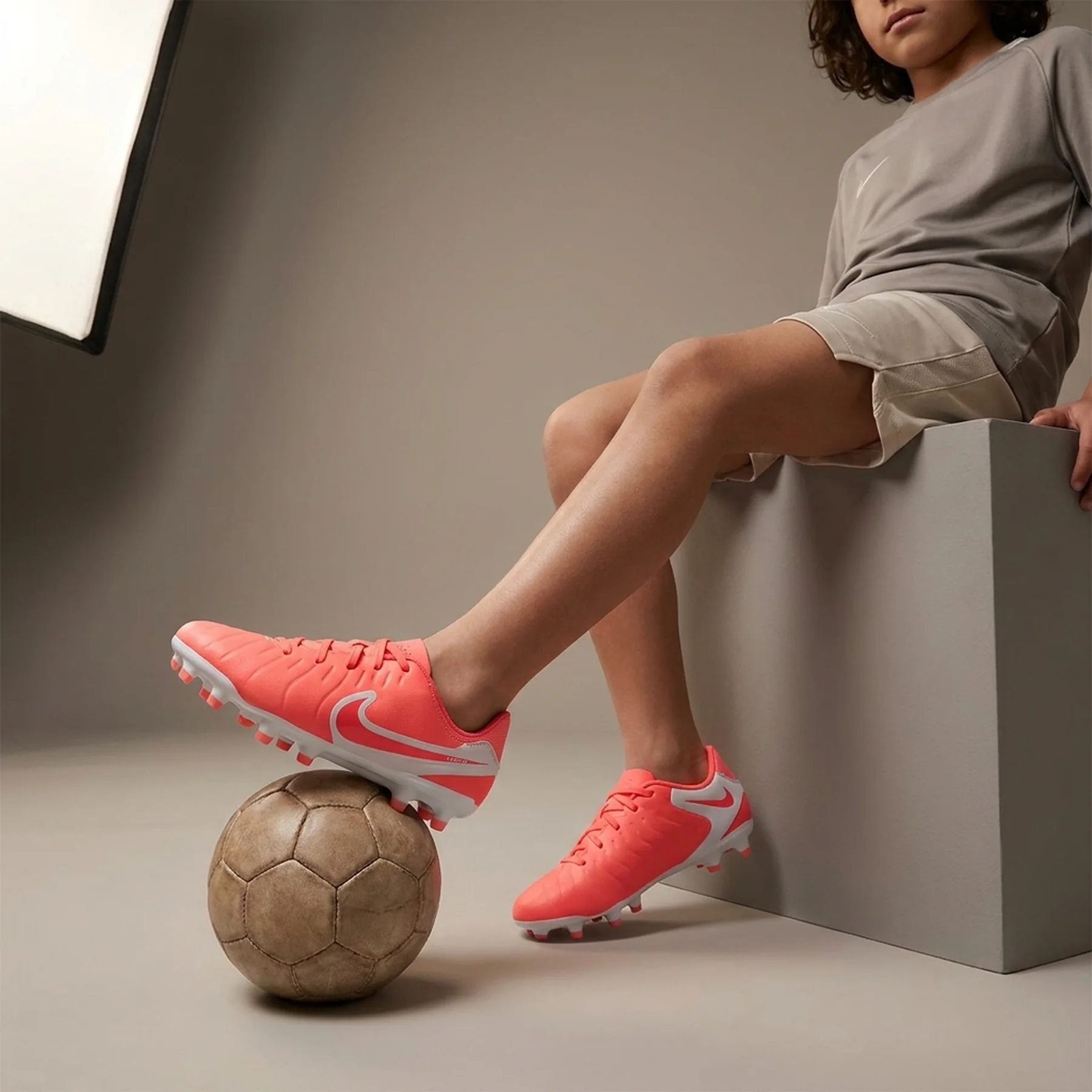 Бутси дитячі Nike Jr Legend 10 Academy Fg/Mg (DV4348-800)