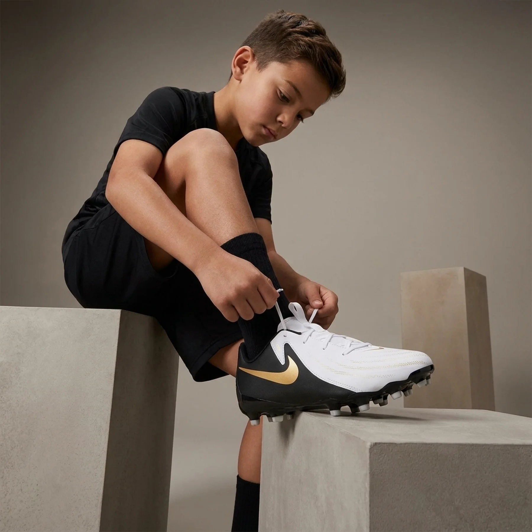 Бутси дитячі Nike Jr Phantom Gx Ii Academy Fg/Mg (FD6722-100)