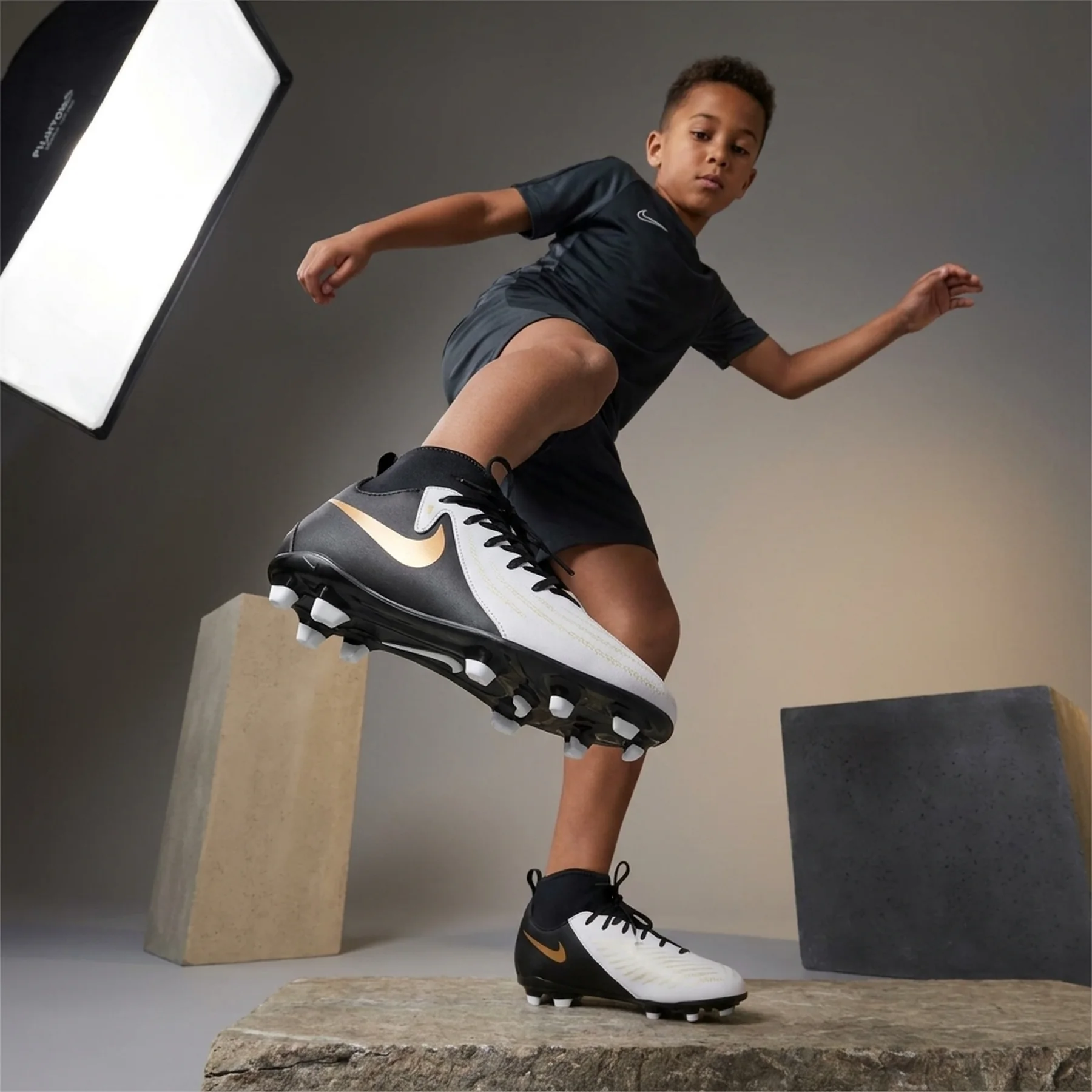Бутси дитячі Nike Jr Phantom Luna Ii Club (FJ2601-100)