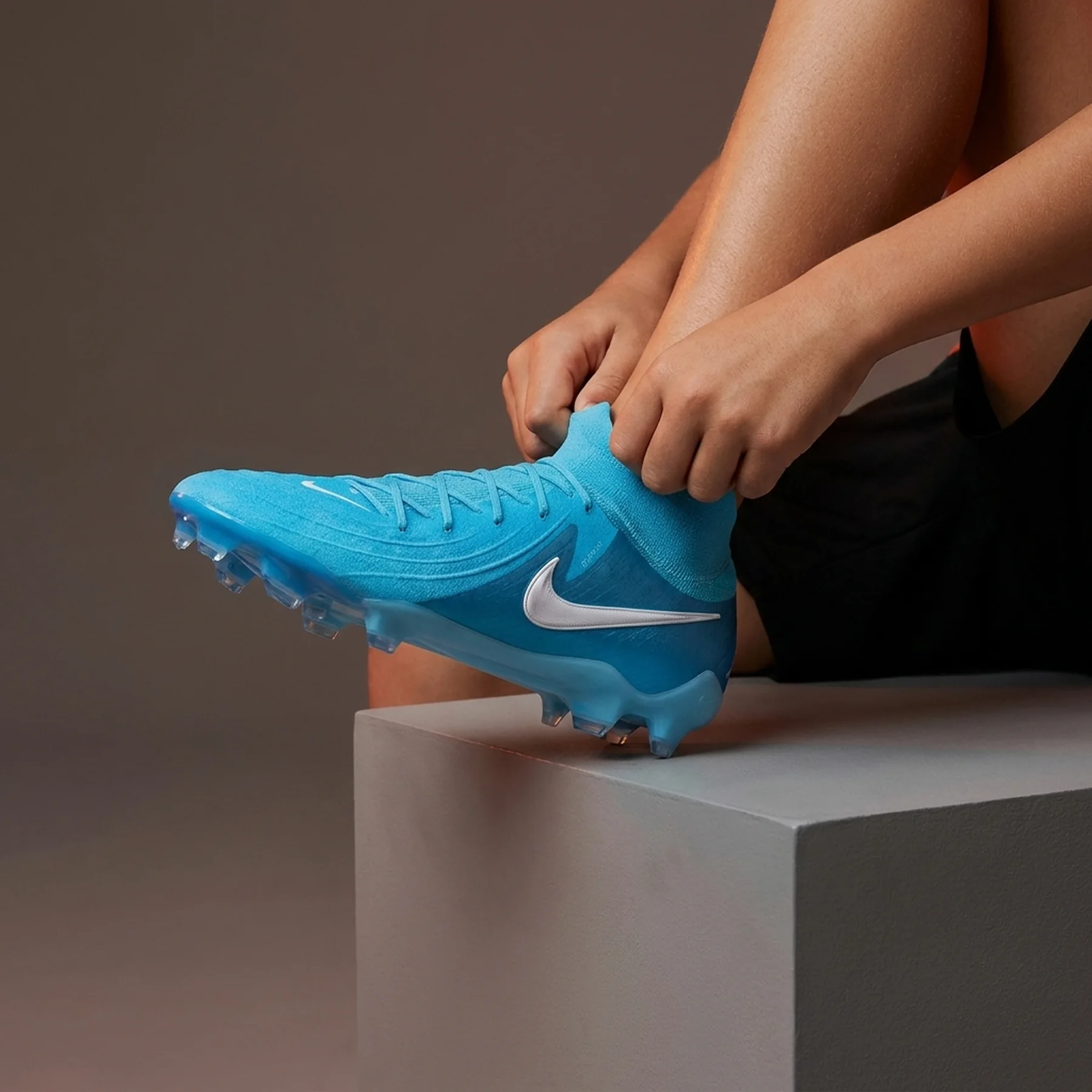 Бутси дитячі Nike Phantom Luna Ii (FJ2575-400)
