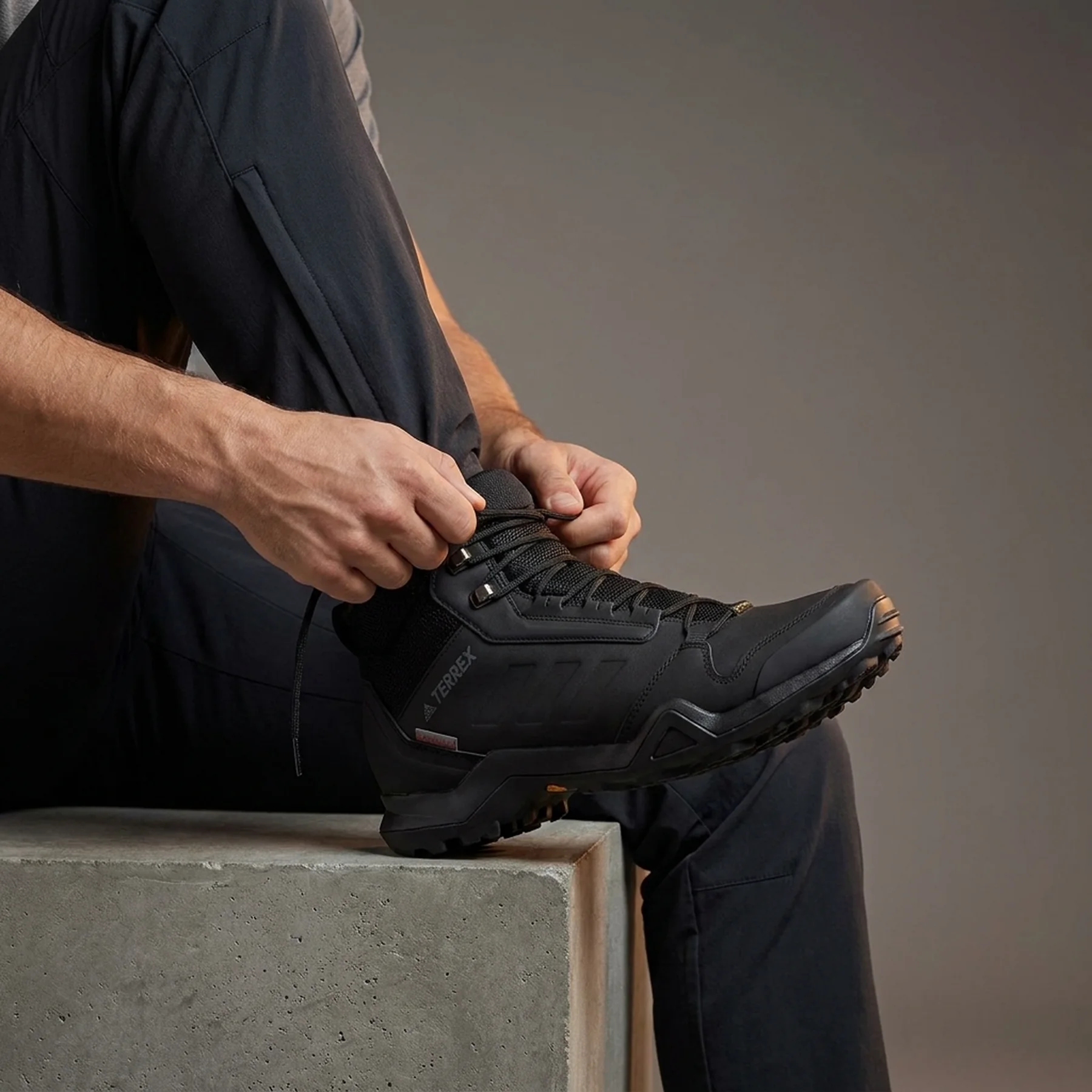 Черевики чоловічі Adidas Terrex Ax3 Mid Gtx (BC0466)
