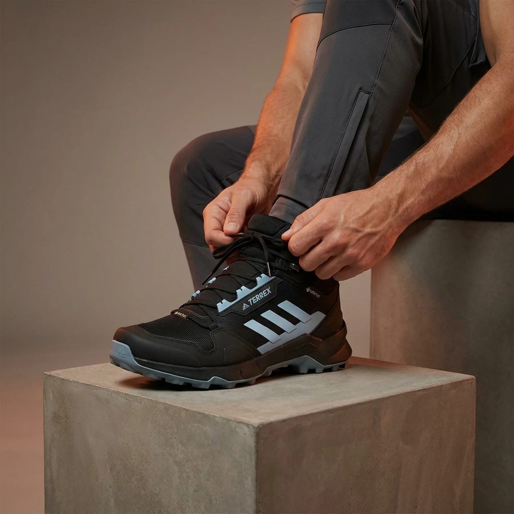 Черевики чоловічі Adidas Terrex Swift R3 Gore-Tex Mid W (GZ3043)