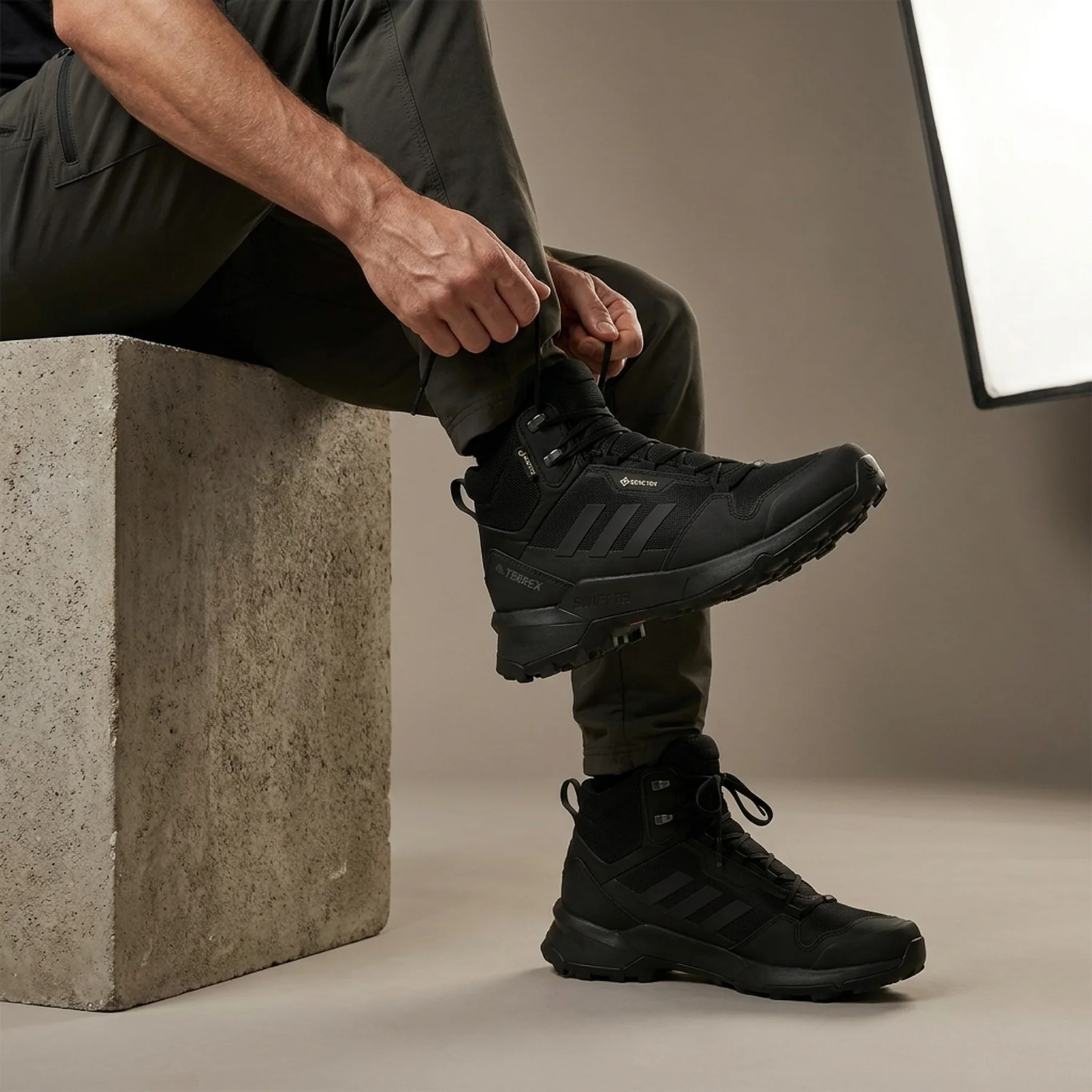Черевики чоловічі Adidas Terrex Swift R3 Mid Gore-Tex (FW2762)