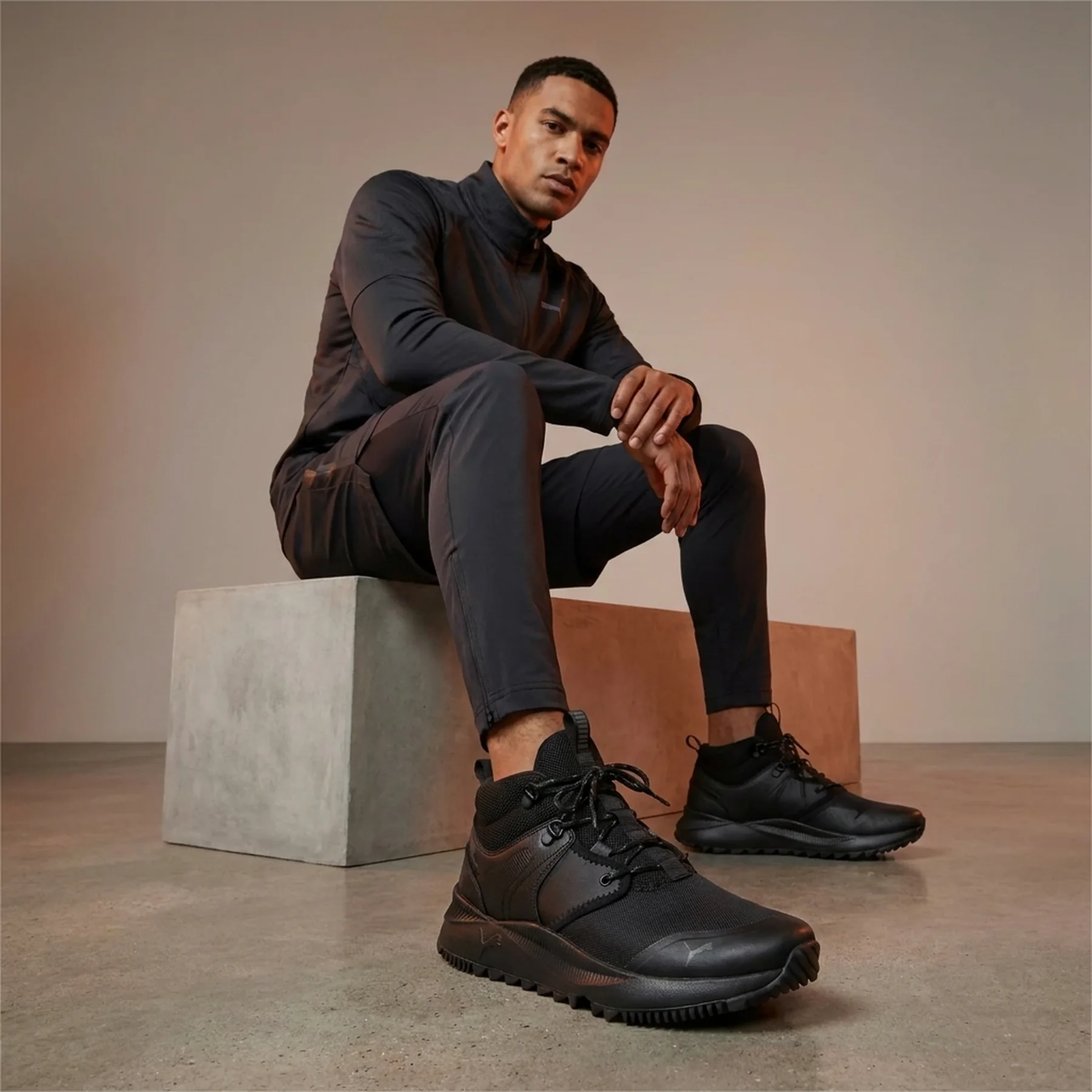 Черевики чоловічі Puma Future Tr Mid Sneakers (385866-01)