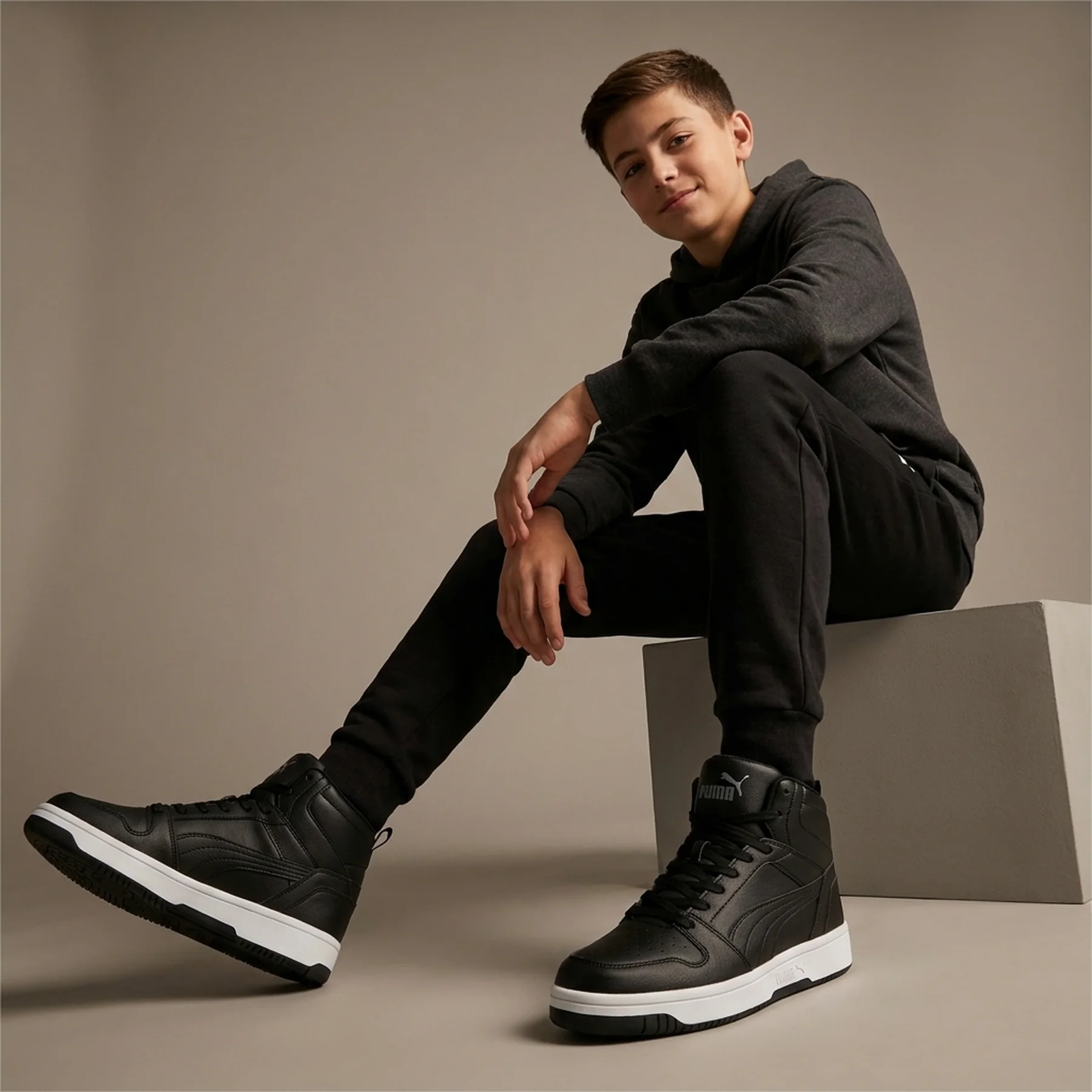 Черевики підліткові Puma Rebound V6 Mid WTR Jr 39468501 Puma 4,5 (37,5) Чорний