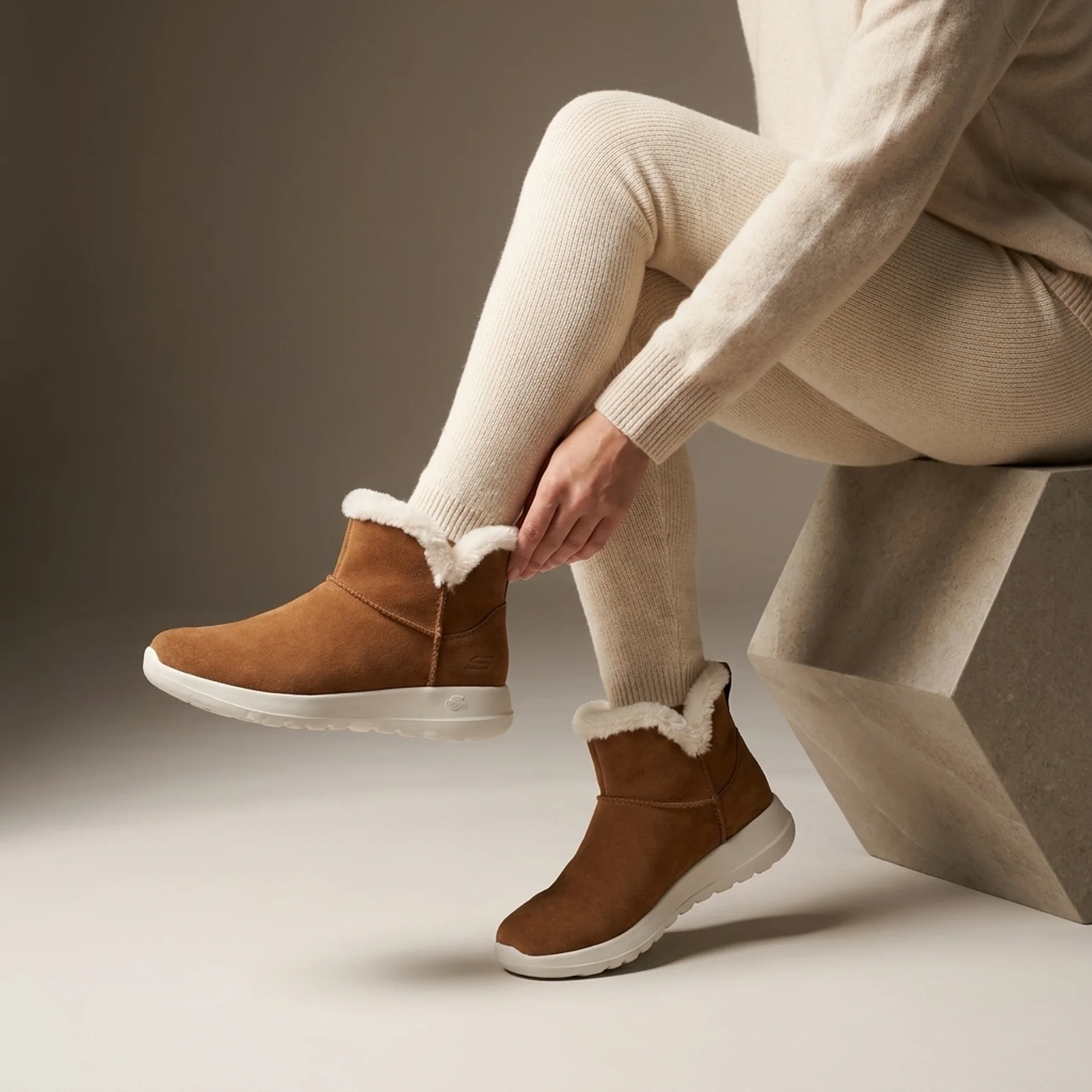 Черевики Skechers On The Go Stellar Cozy Step Chestnut