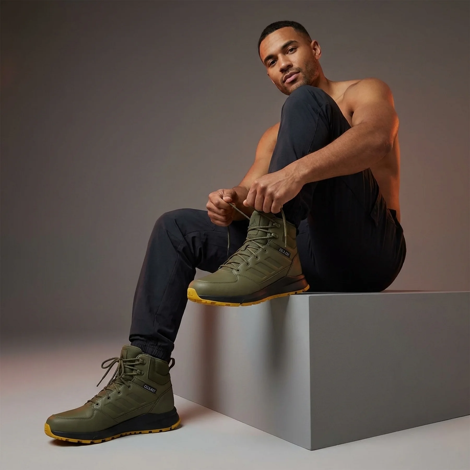 Черевики унісекс Adidas Unity Leather Mid Cold.Rdy (IF4988)