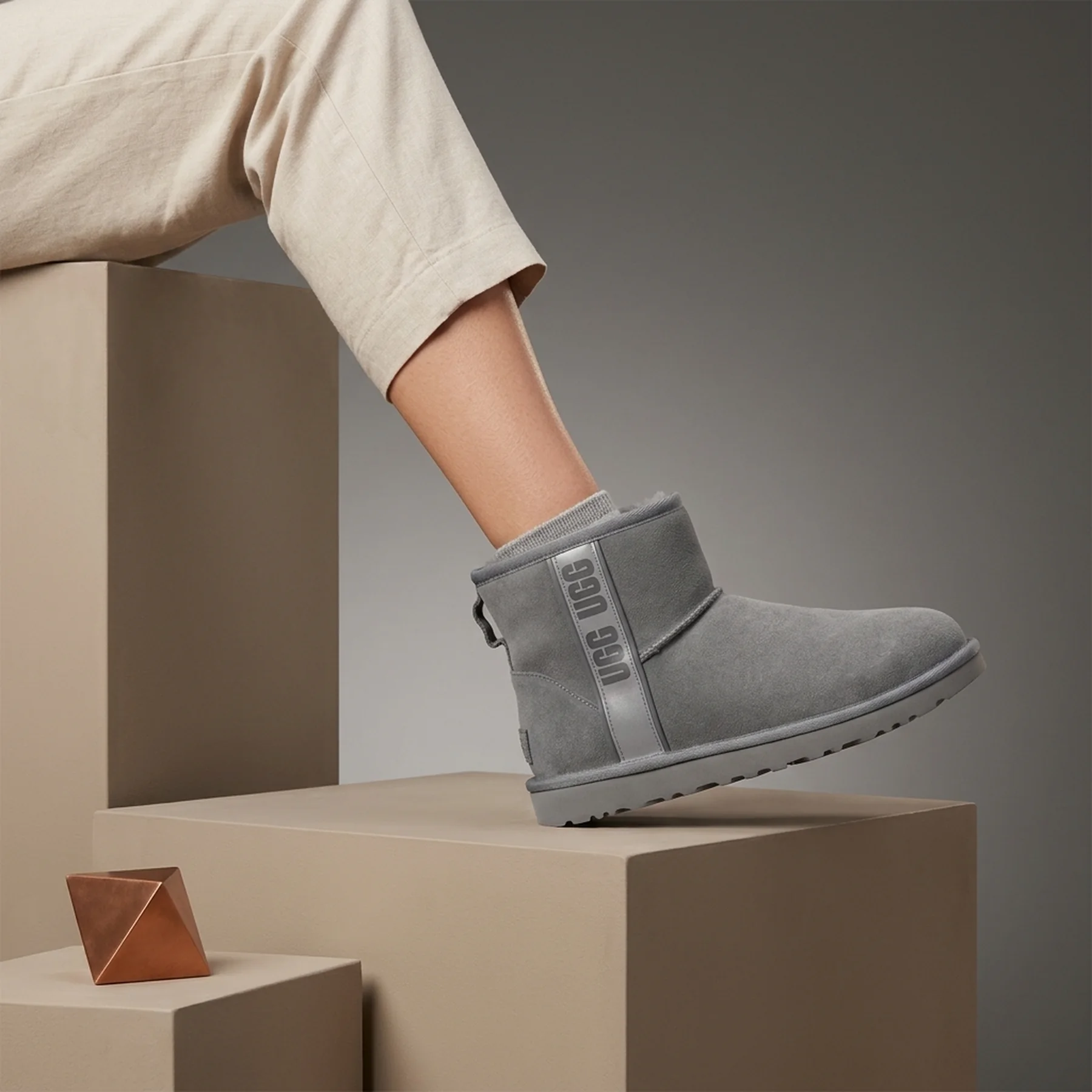 Черевики жіночі Ugg Classic Mini Side Logo Grey (11134962-LGH)