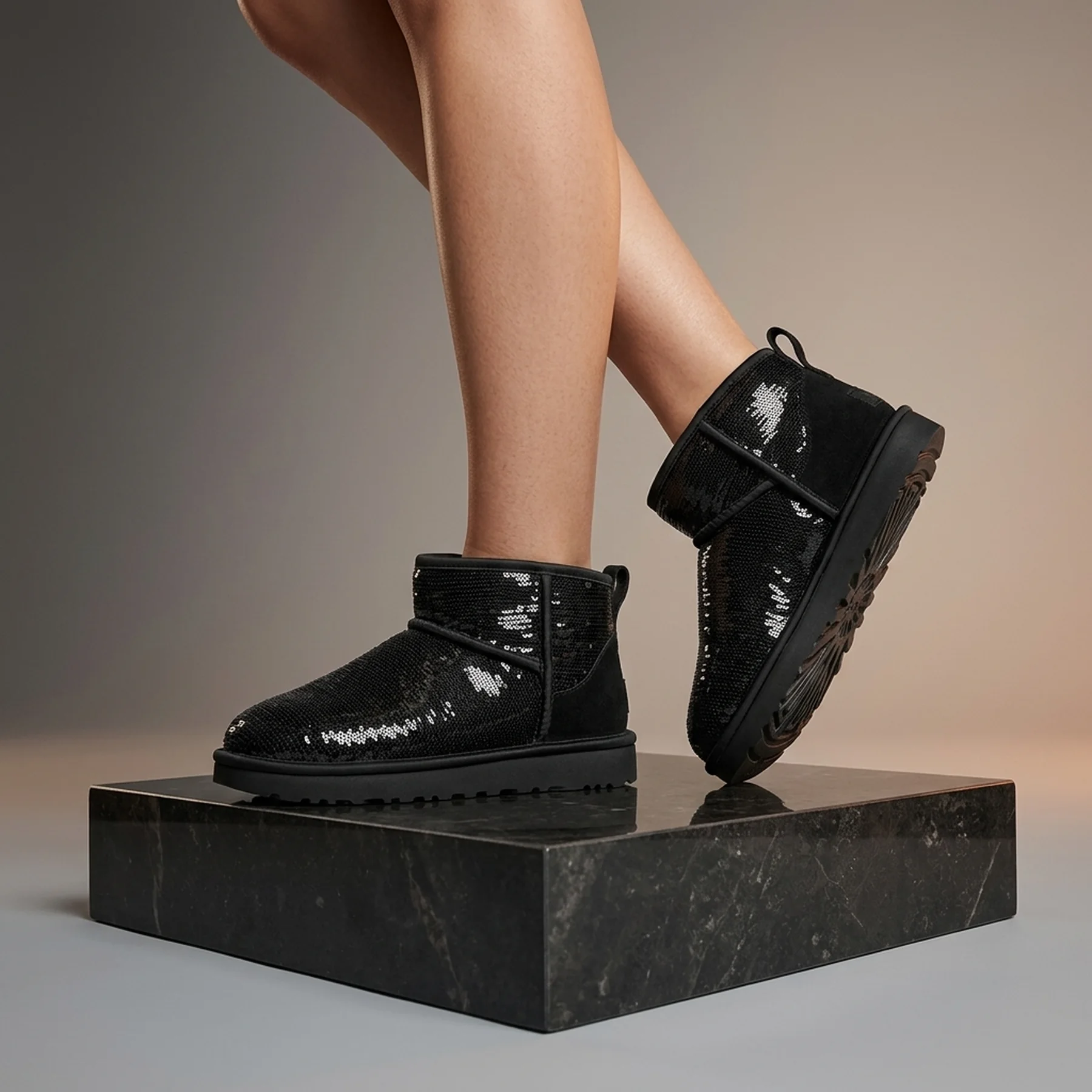 Черевики жіночі Ugg Classic Ultra Mini Mirror Ball Boots Black (1151616-BLK)