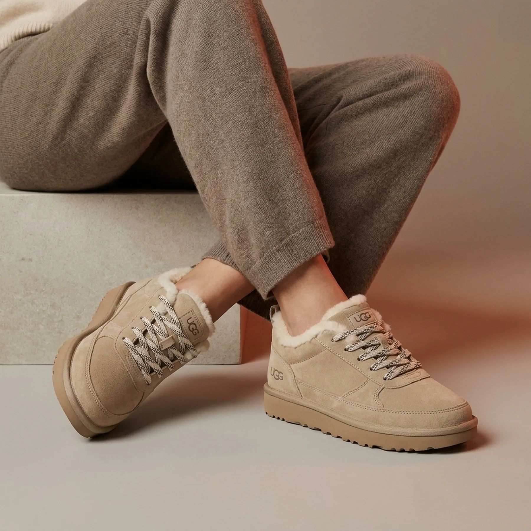 Черевики жіночі UGG Lowmel Sand