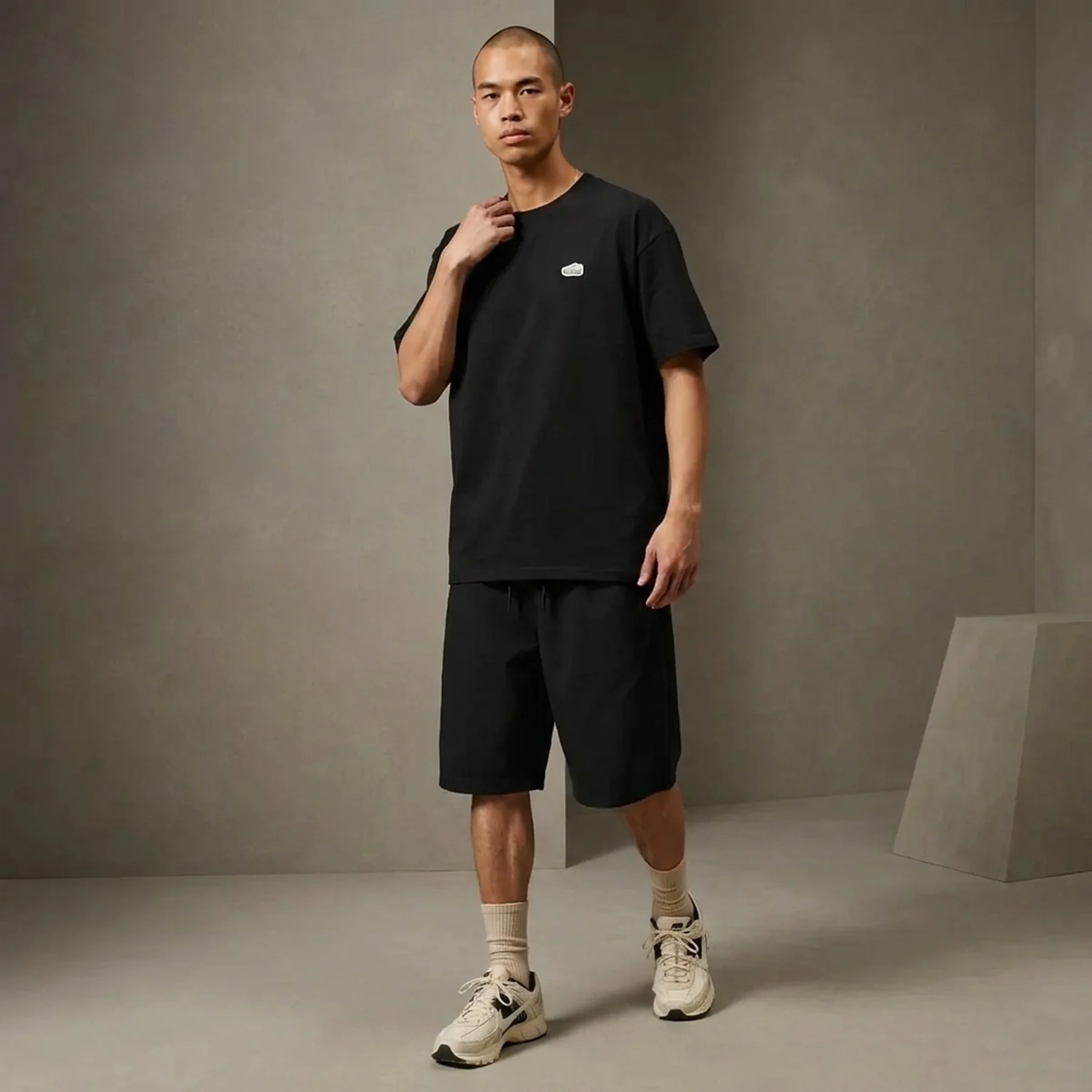 Чоловіча футболка NIKE SPORTSWEAR VOMERO PATCH IH1149-010