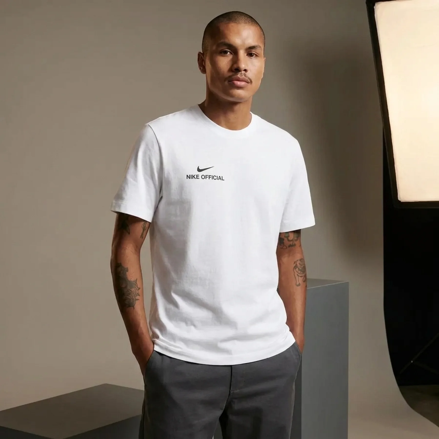 Чоловіча футболка NIKE U NSW TEE STD OFFICIAL IH1143-100