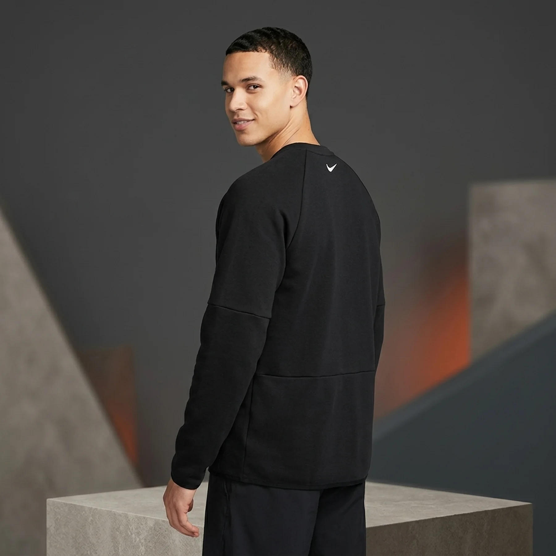 Чоловіча футболка З Довгим Рукавом Nike M Dri-Fit Dry Ls Moving Co DX0902-010