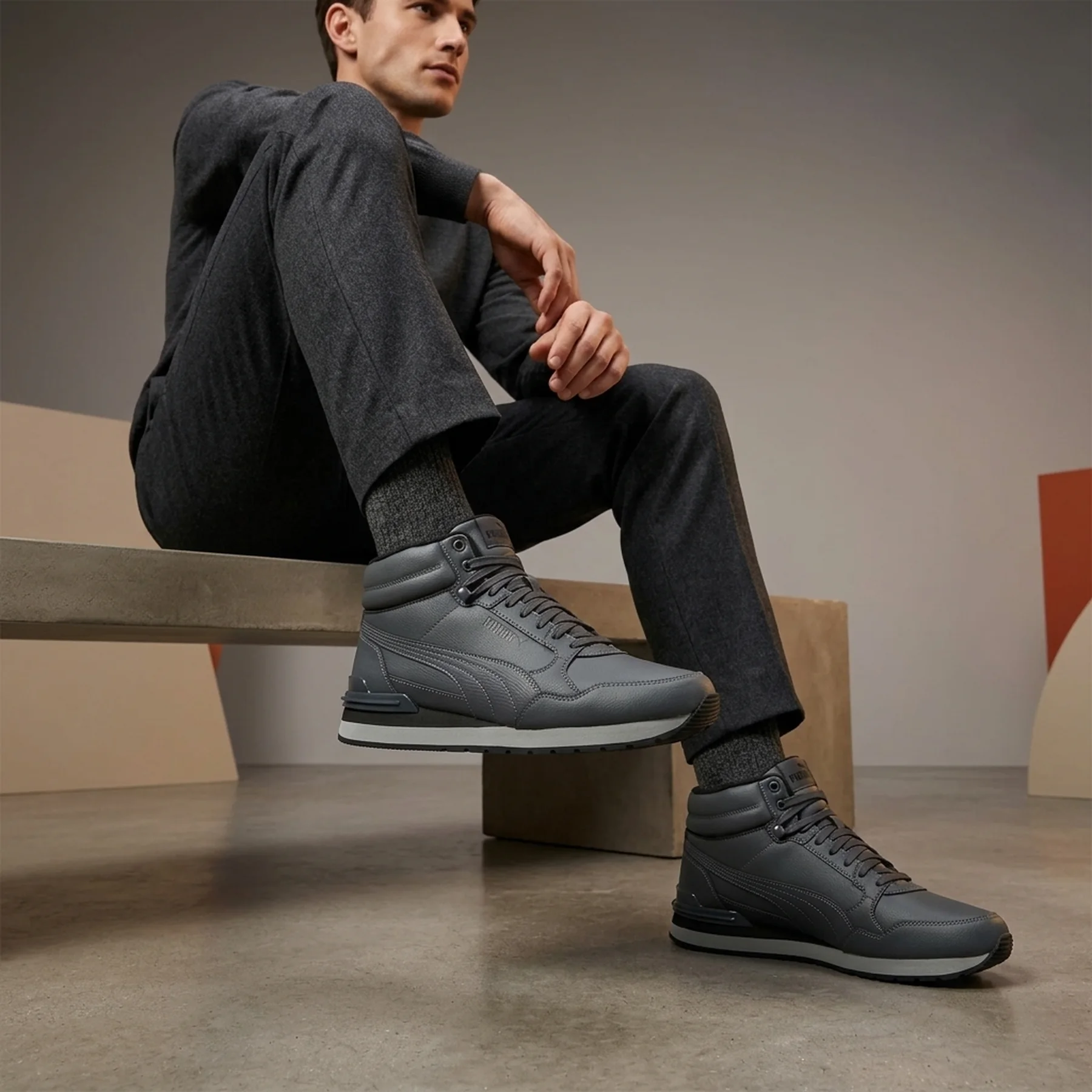 Чоловічі демісезонні черевики Puma ST Runner v4 Mid