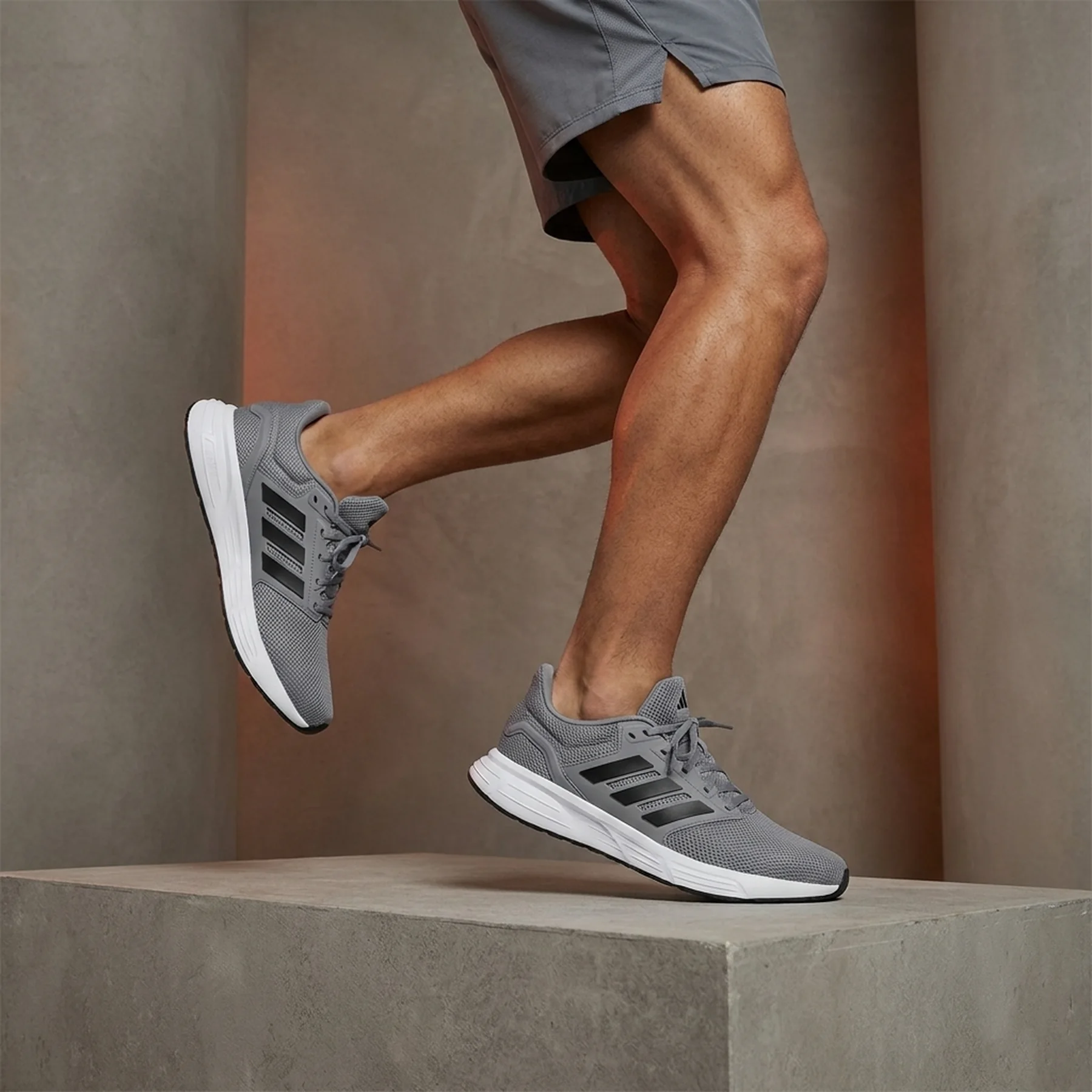 Чоловічі кросівки Adidas для бігу Galaxy 6 GW4140