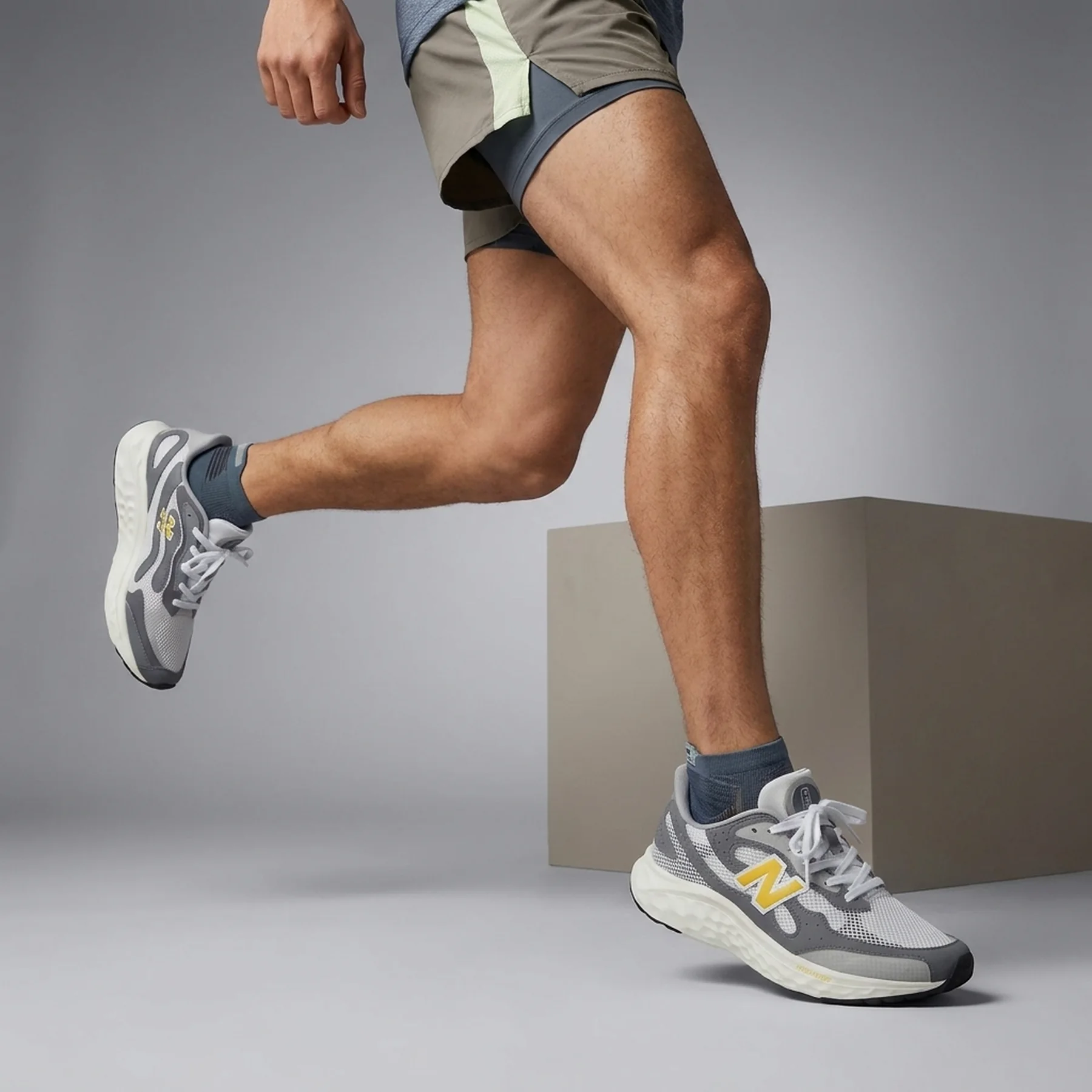 Чоловічі кросівки Arishi v4 New Balance з логотипом 46,5