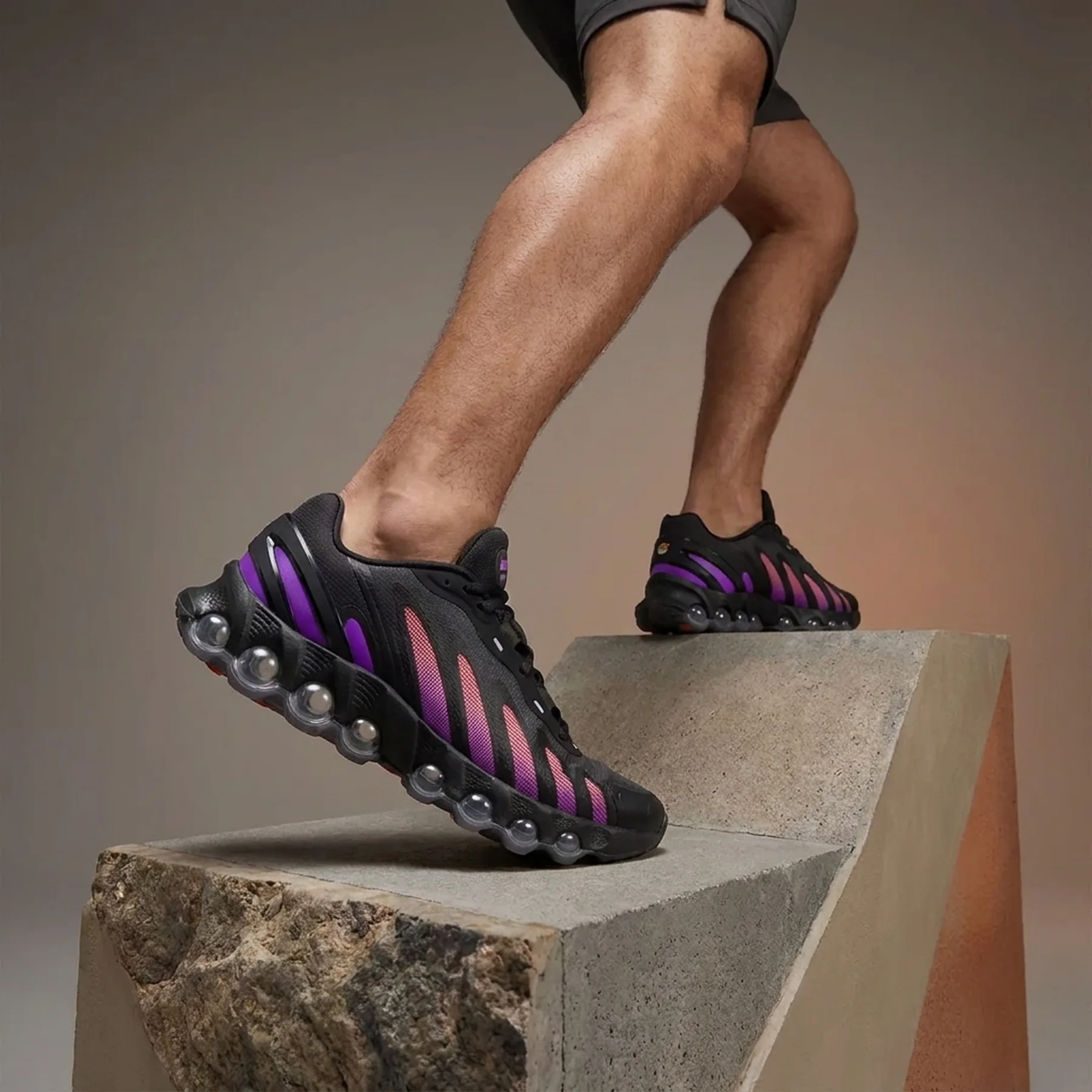 Чоловічі кросівки NIKE AIR MAX DN8 IH4119-010