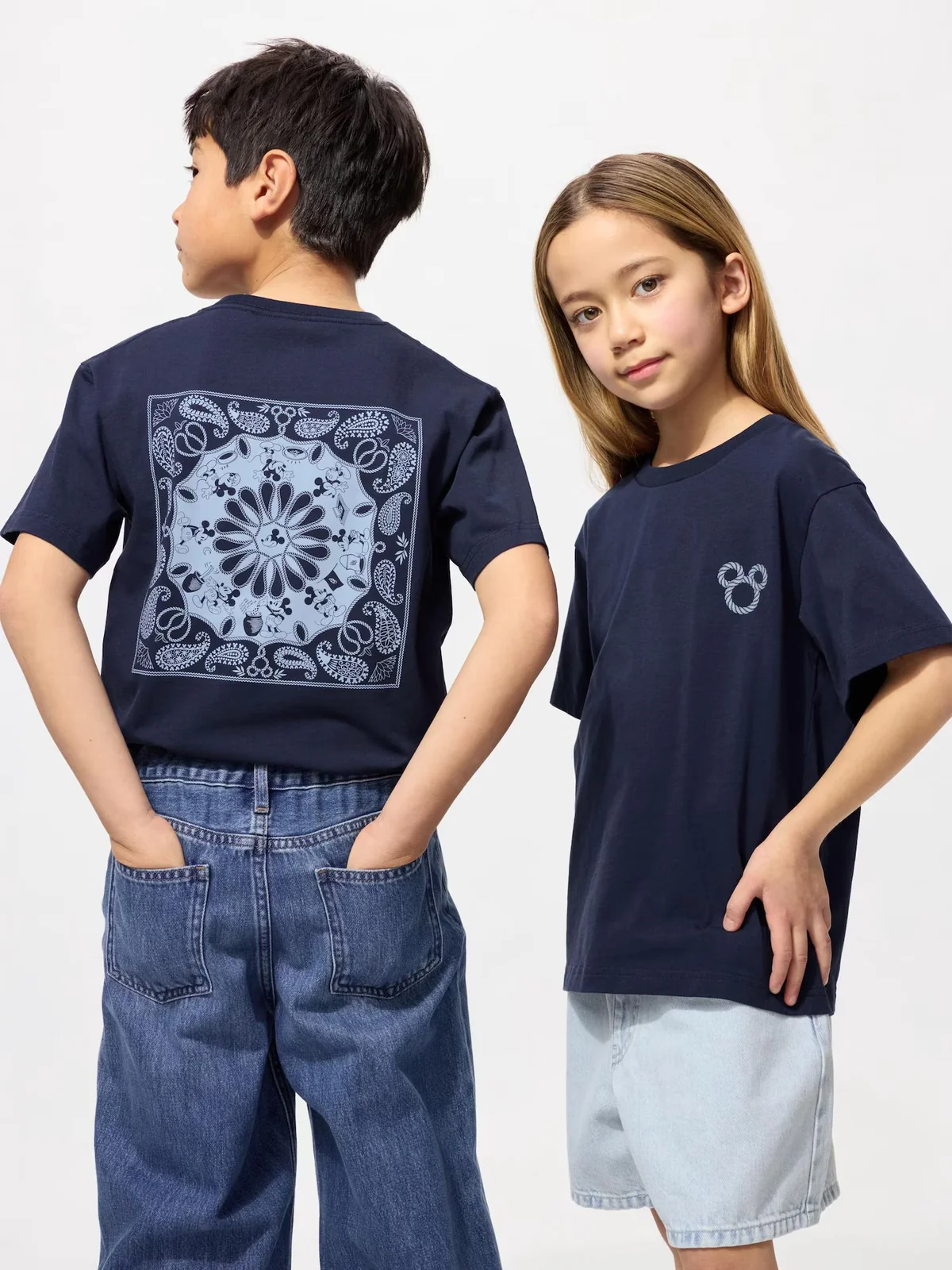 Дитяча футболка Uniqlo з принтом ззаду 1159841013 — Одяг