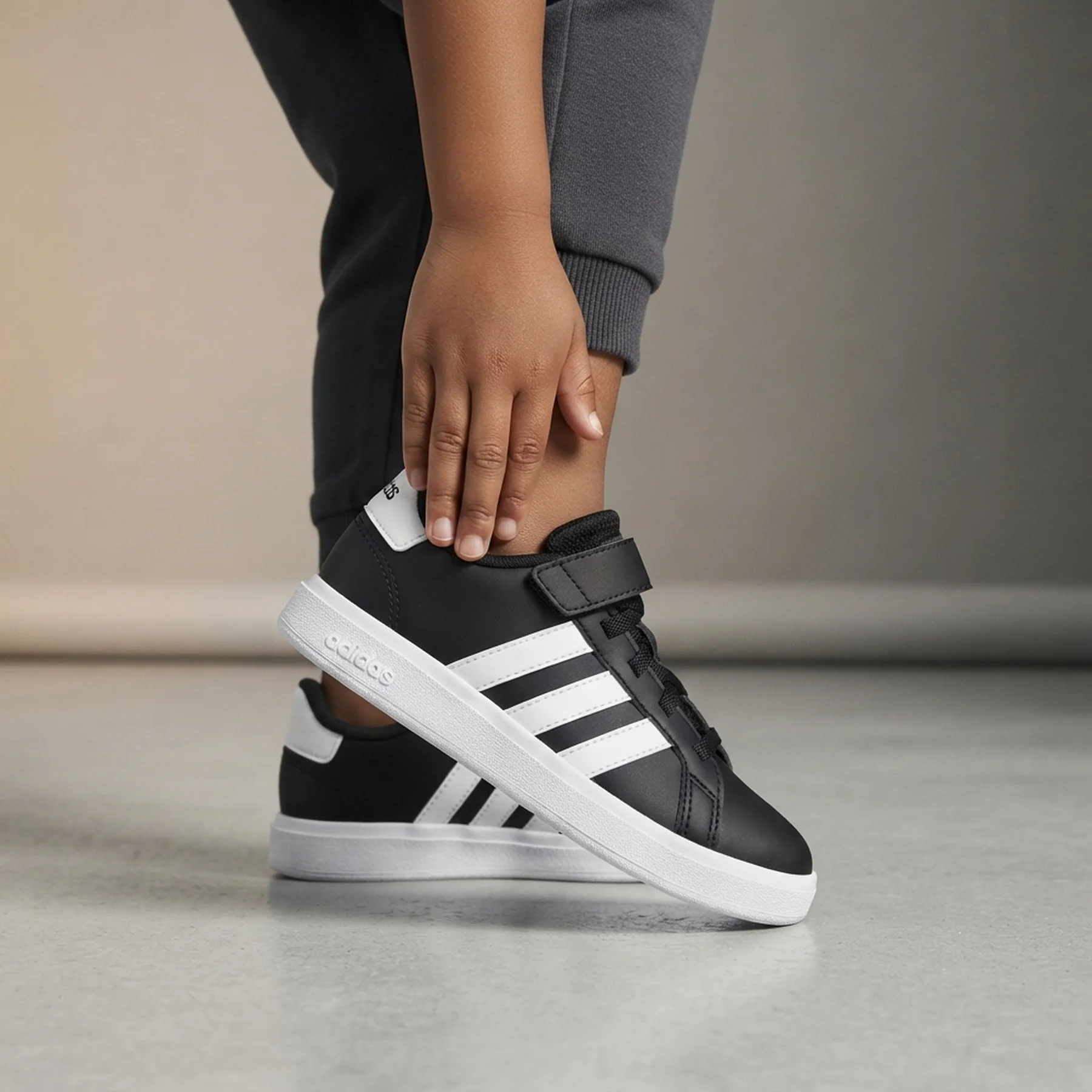 Дитячі кросівки GRAND COURT 2.0 EL K GW6513 Adidas 28 Чорний