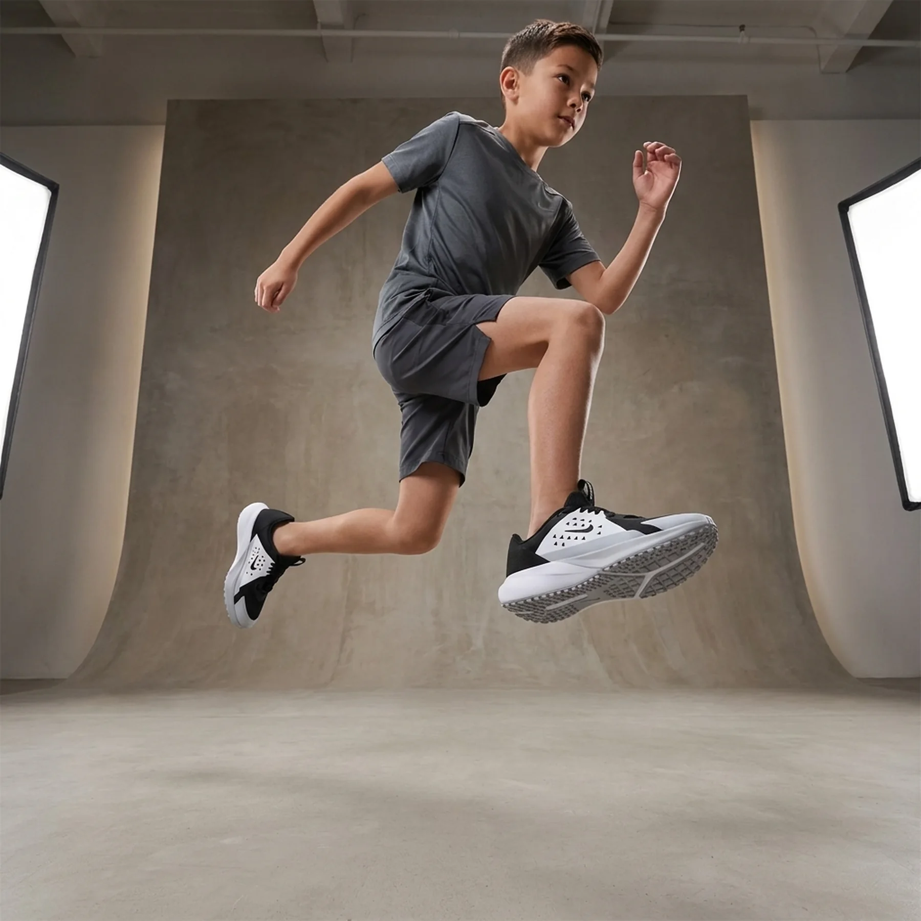 Дитячі кросівки NIKE SONIC FLY (GS) FZ0017-001