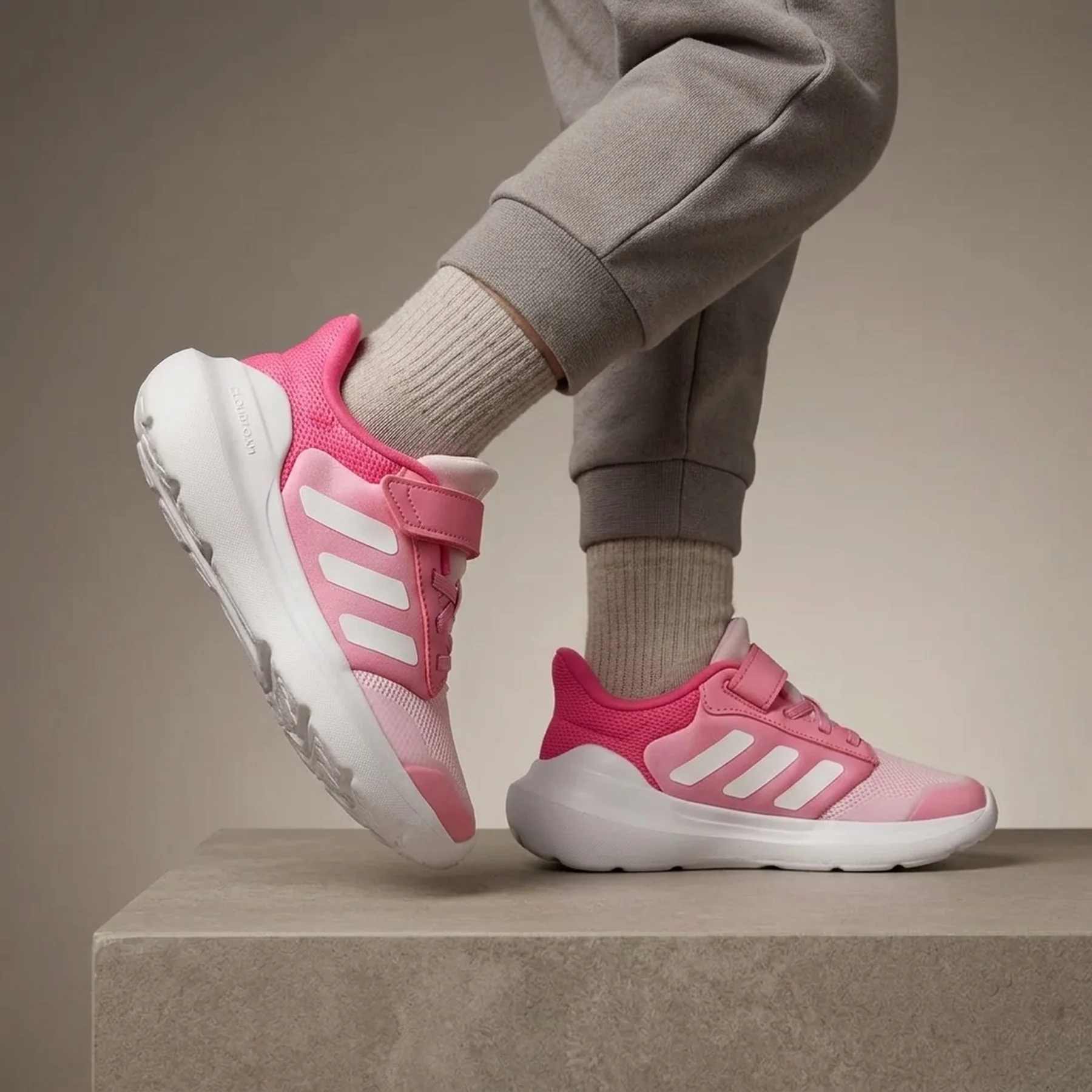 Дитячі кросівки Tensaur Run 3.0 EL C IE5990 Adidas 31 Розовий
