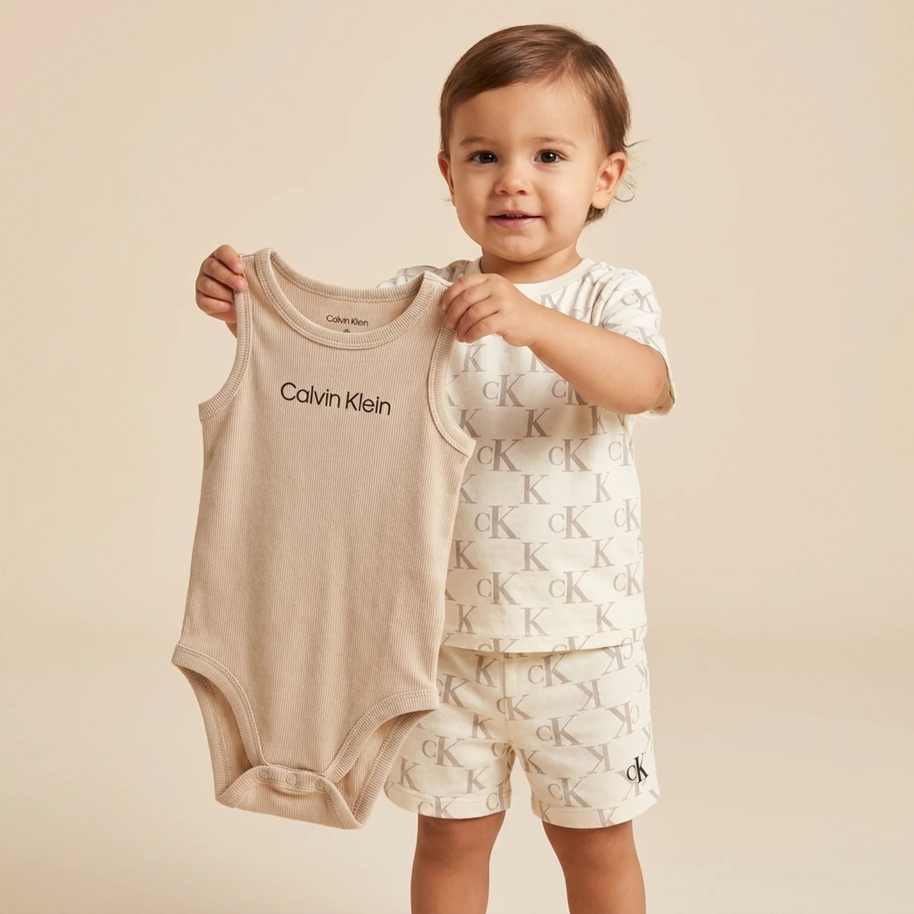 Дитячий комплект Calvin Klein футболка, боді та шорти 1159820181