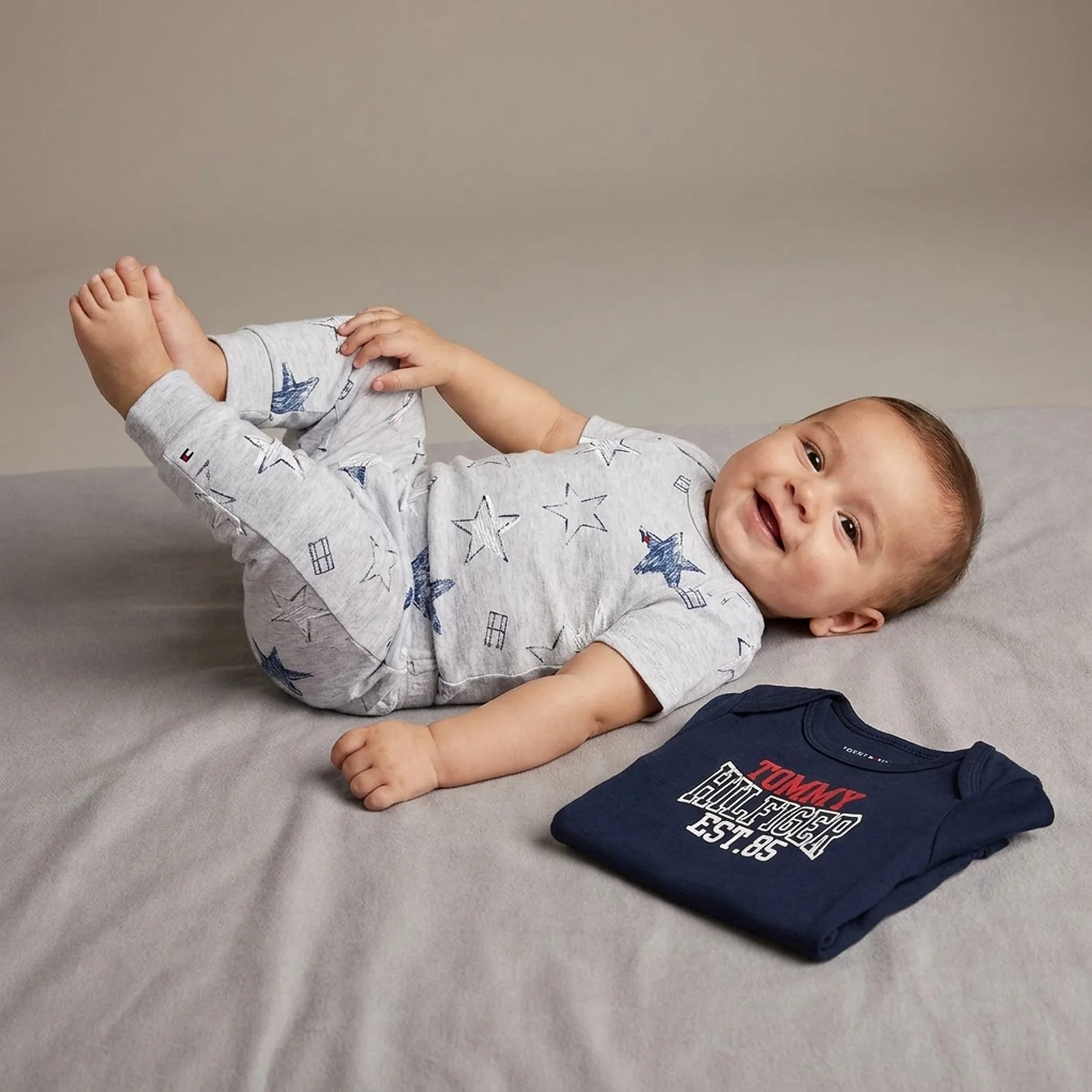 Дитячий комплект Tommy Hilfiger 2 боді та штани 1159819930