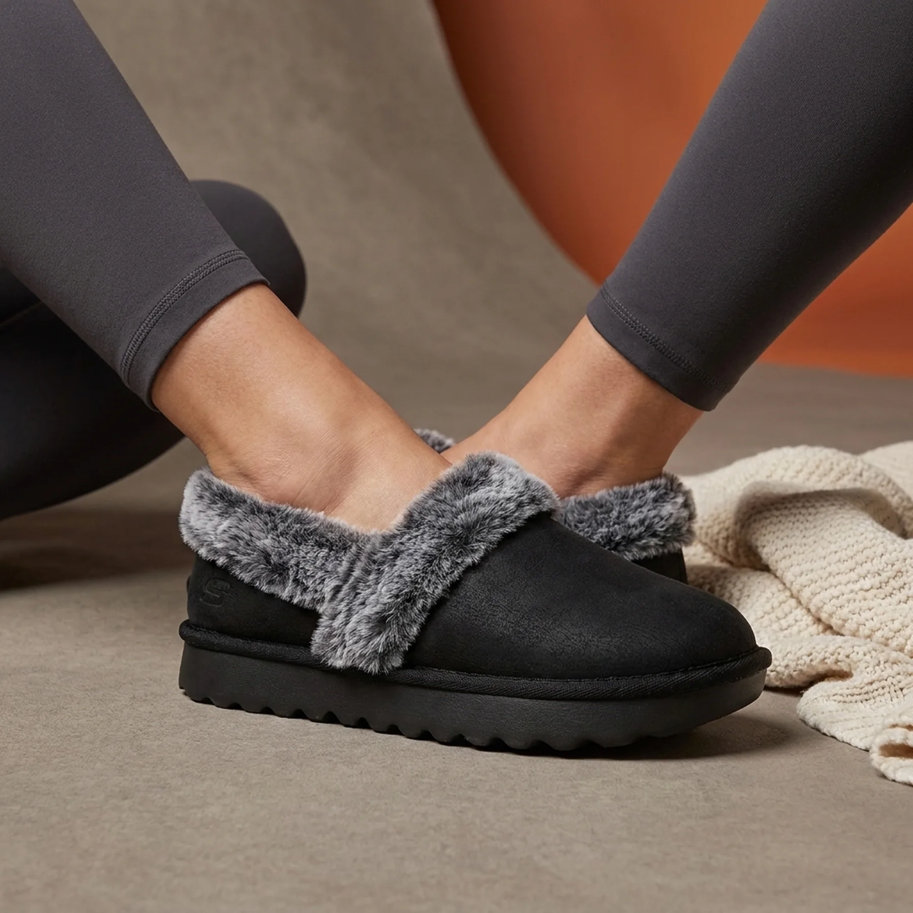 Домашні капці Cozy Up Clog Skechers 36