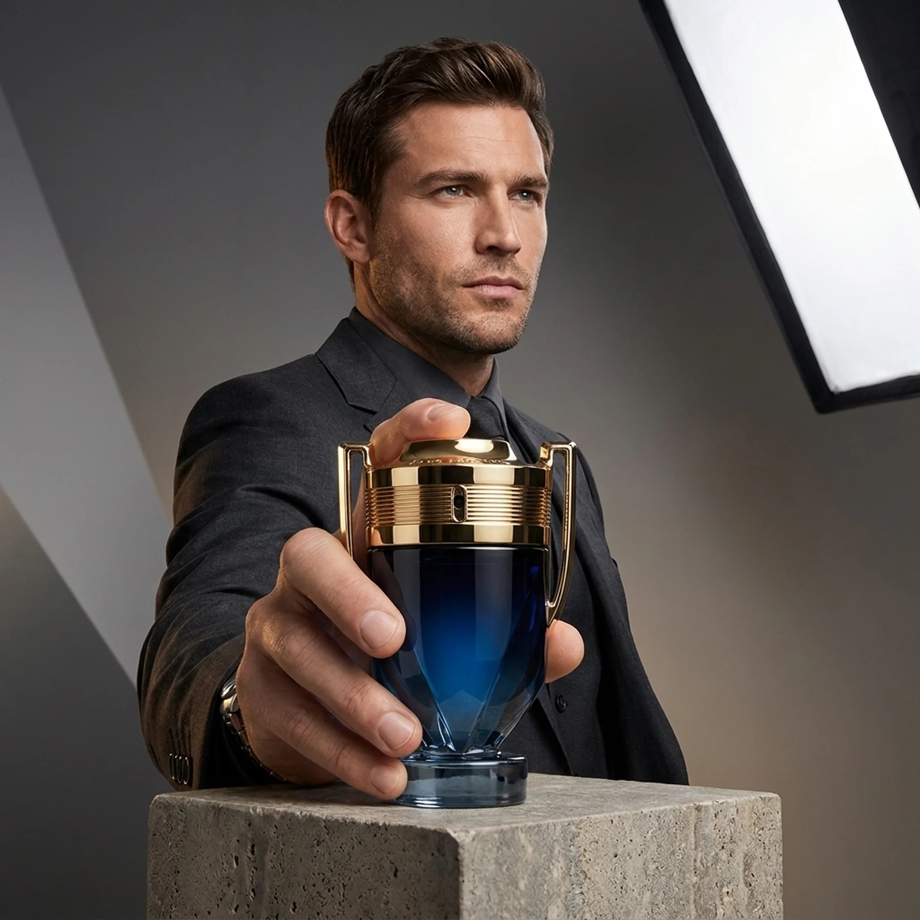 Духи для мужчин Paco Rabanne Invictus Parfum 100 мл