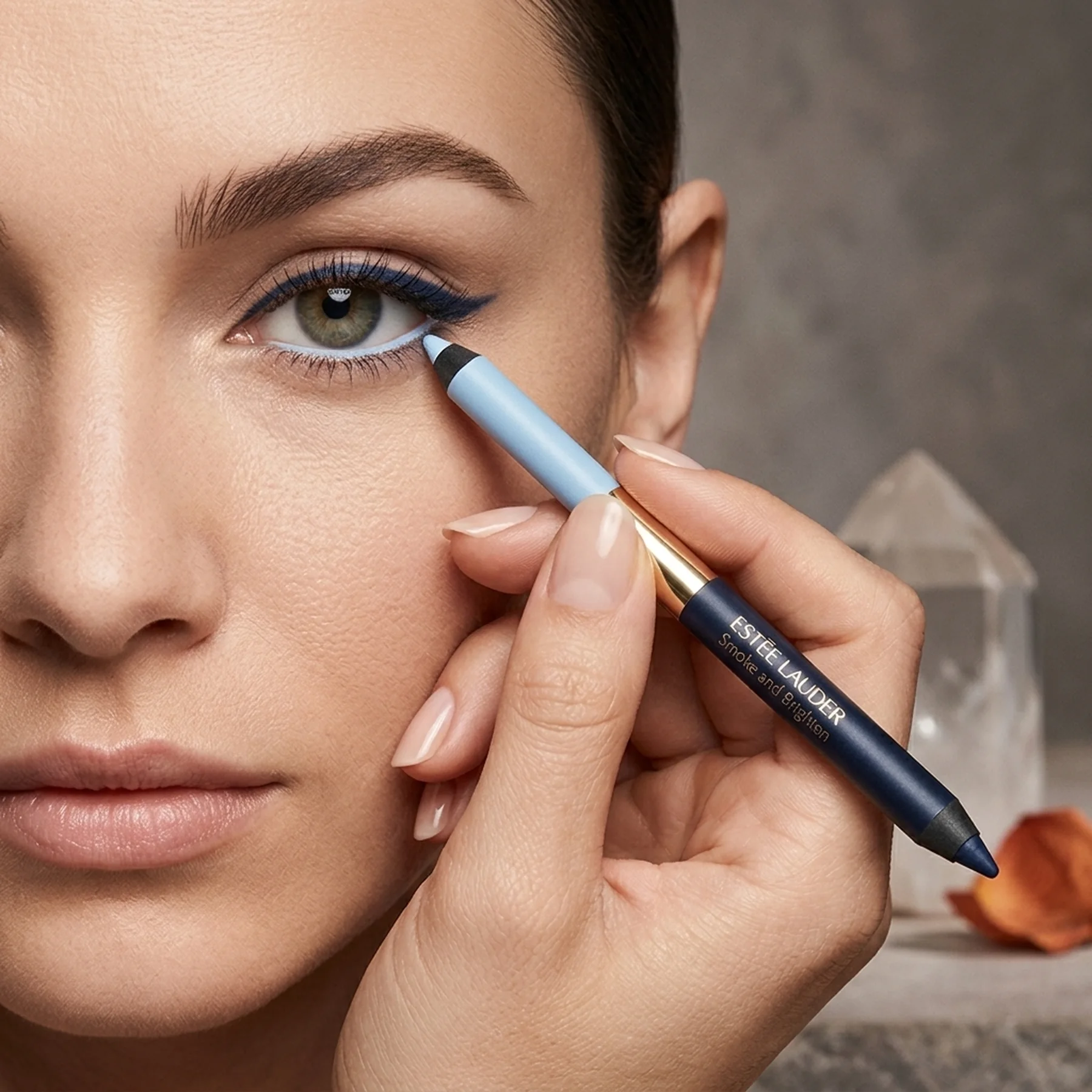 Двухсторонний карандаш для глаз Estee Lauder Smoke And Brighten Kajal Eyeliner Duo 1 г 01 Marine / Sky Blue