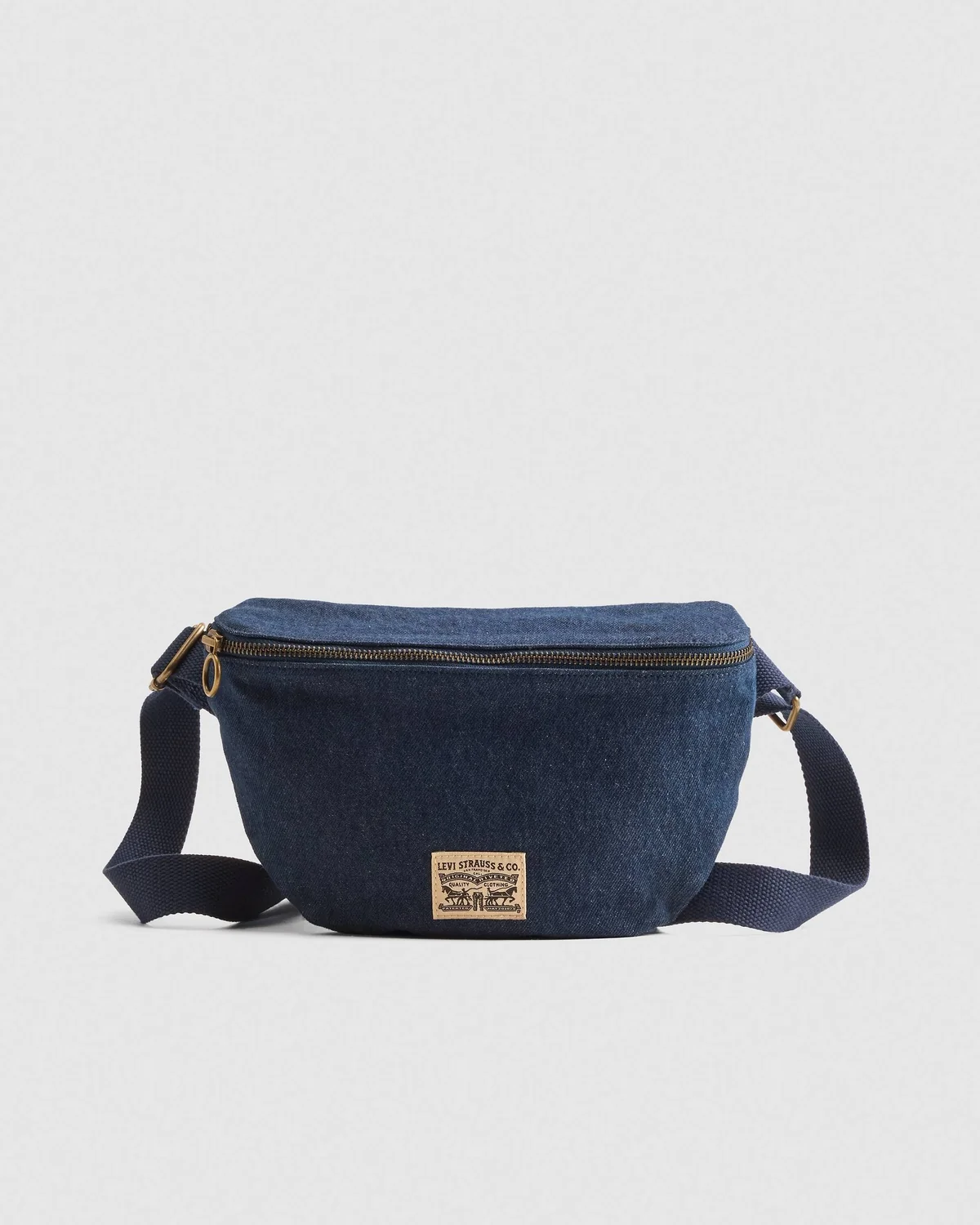 Джинсова поясна сумка Levi's бананка слінг 1159857207 Синій