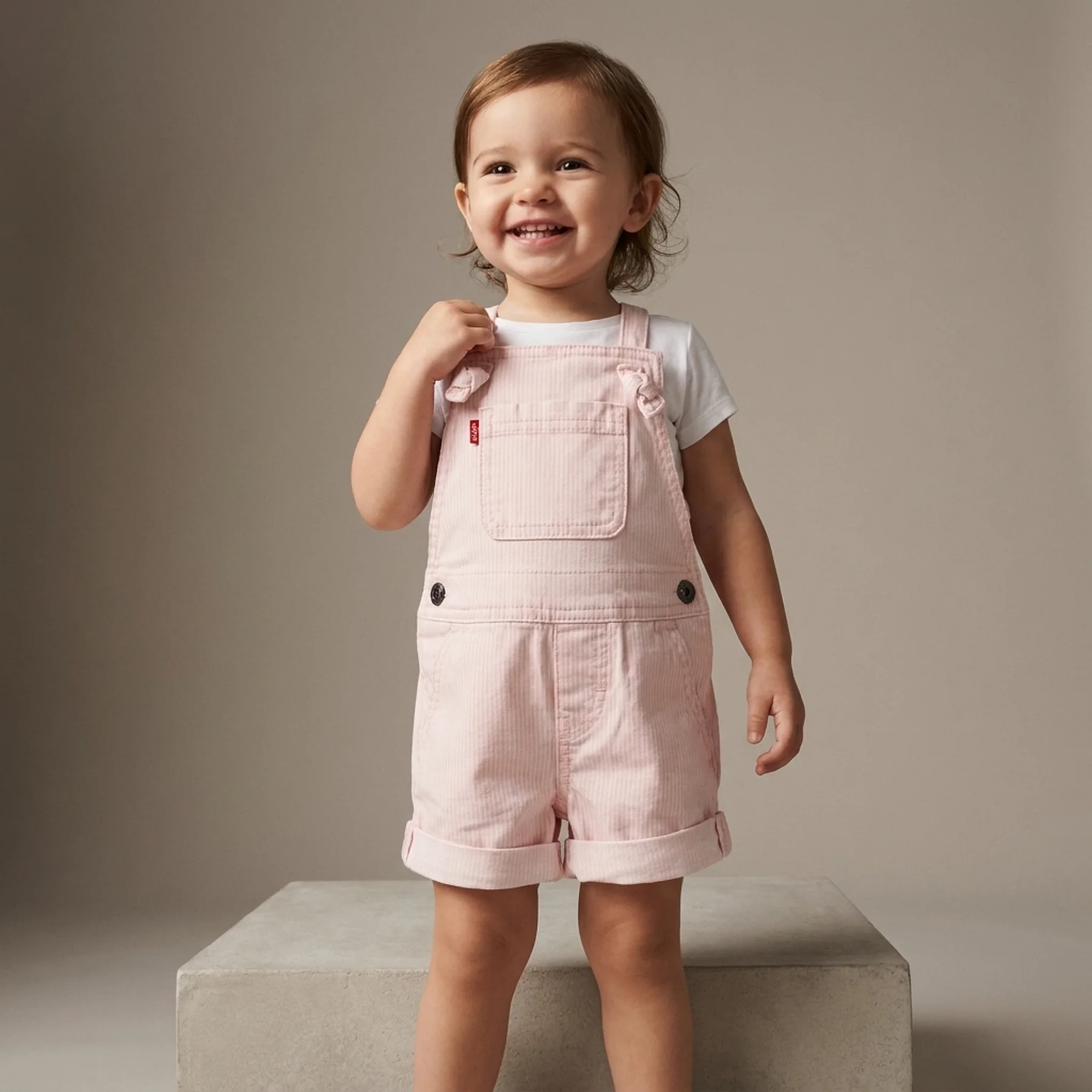 Джинсовий комбінезон Levi's шортиками 1159849073