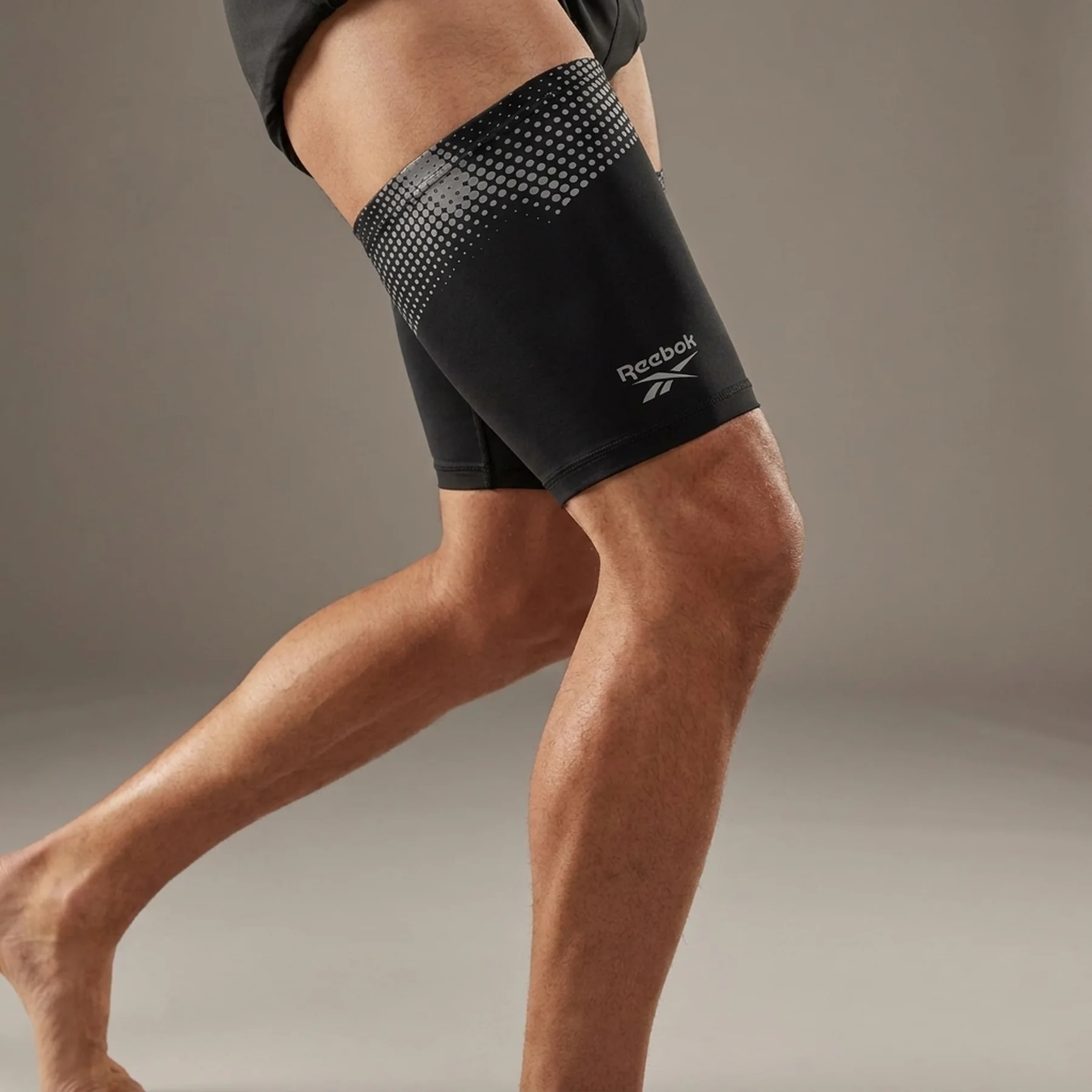 Фіксатор стегна Reebok Compression Thigh Sleeve (RRSL-13524)
