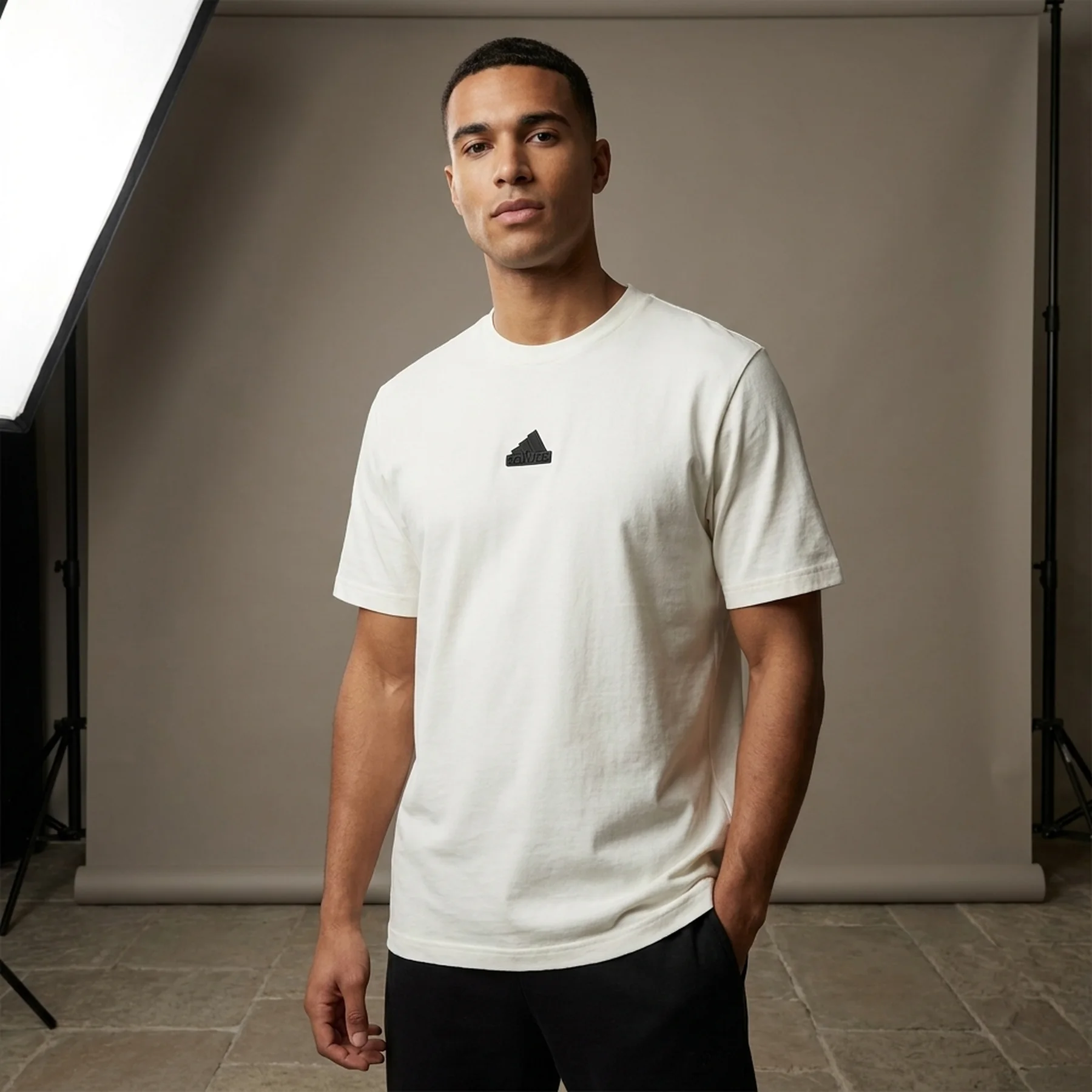 Футболка чоловіча Adidas Brand Love White (IW2677)
