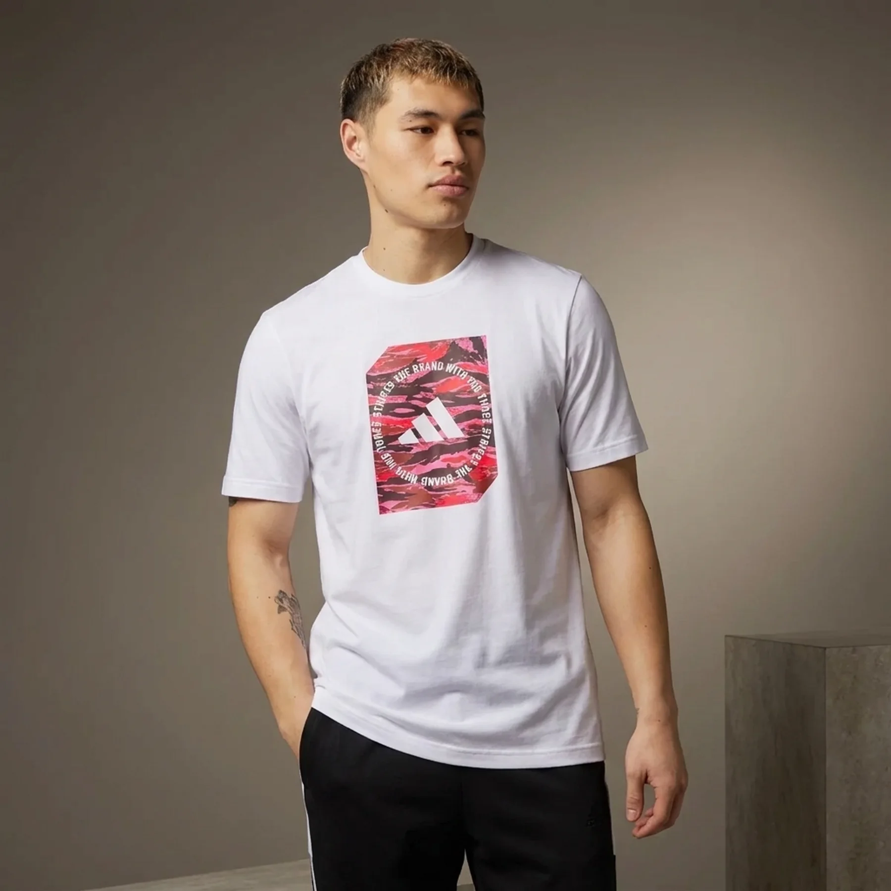 Футболка чоловіча Adidas Shape Graphic Tee (JI6763)