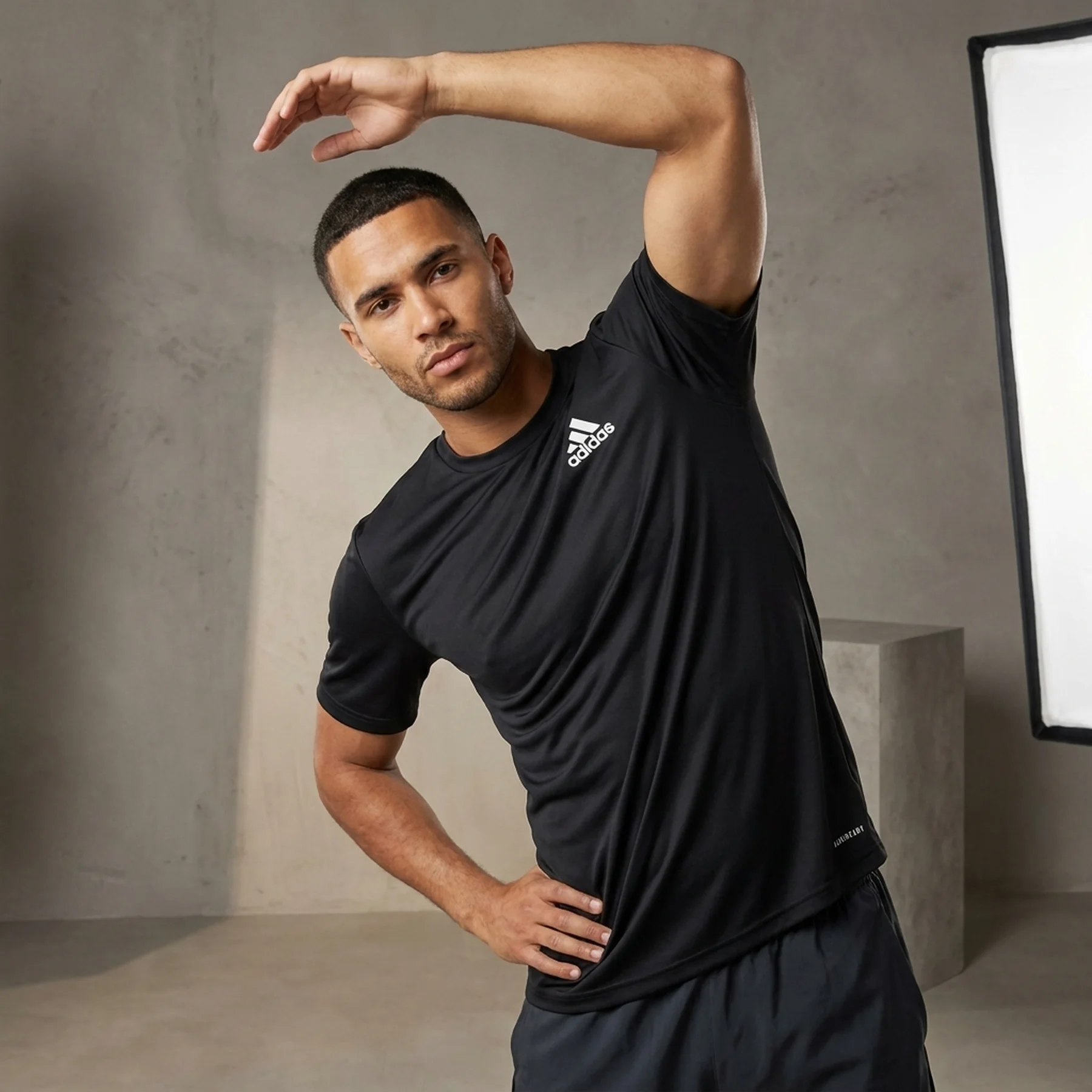 Футболка чоловіча Adidas Train Essentials Stretch (IC7413)