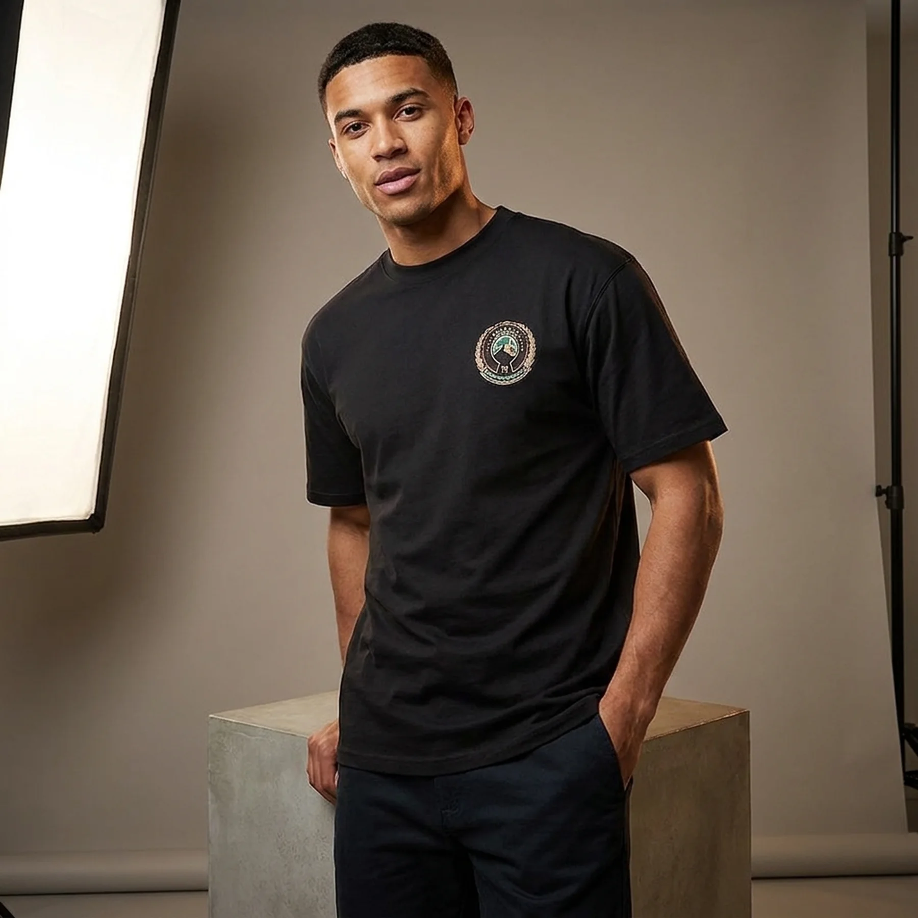 Футболка чоловіча Ellesse Medallio T-Shirt (SHT19117-011)