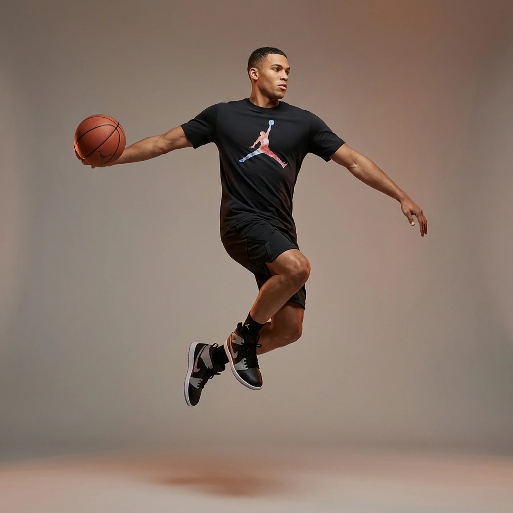 Футболка чоловіча Jordan Air Jumpman Watercolor Short Sleeve (FN5980-010)