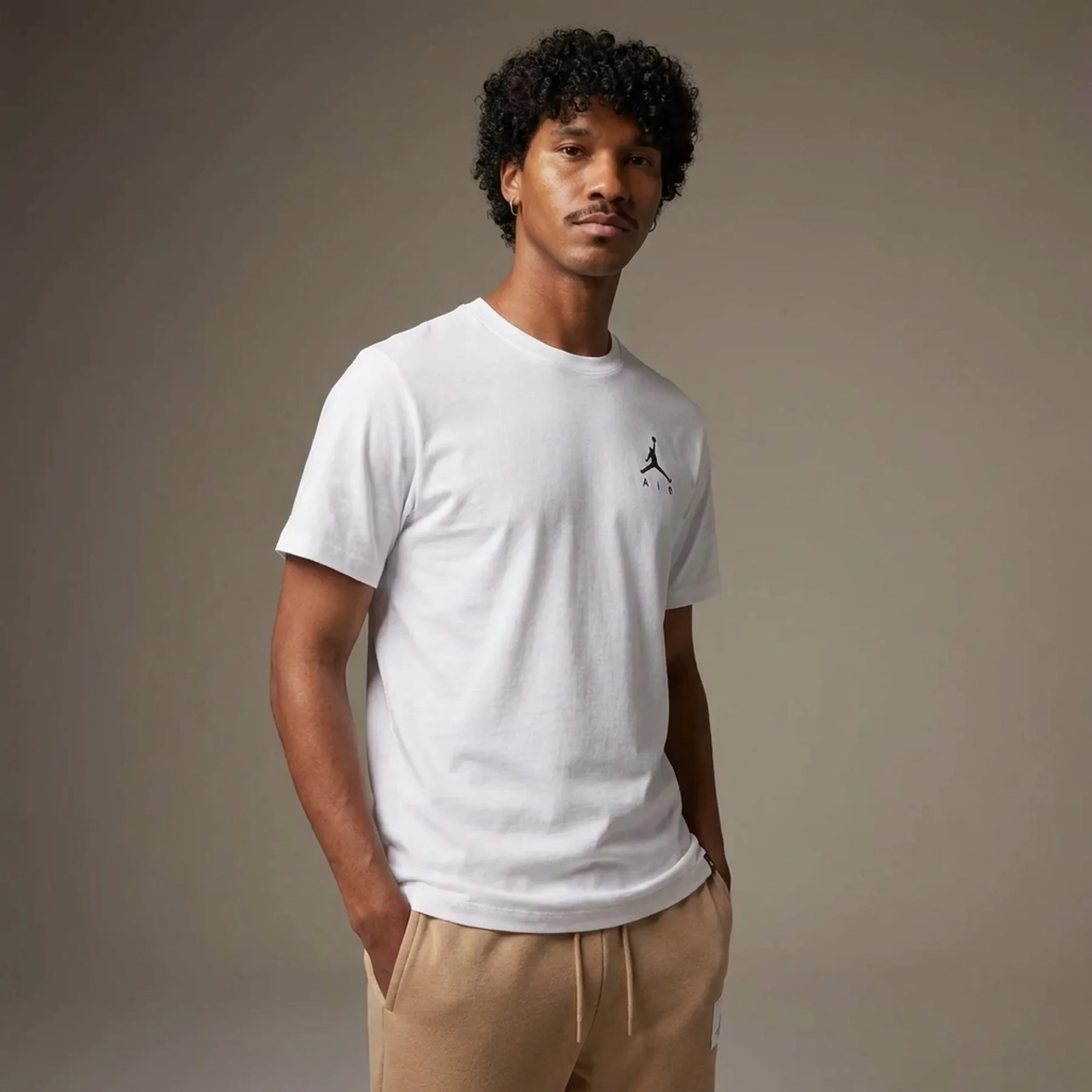 Футболка чоловіча Jordan M J Jumpman Air Embrd Tee (AH5296-100)