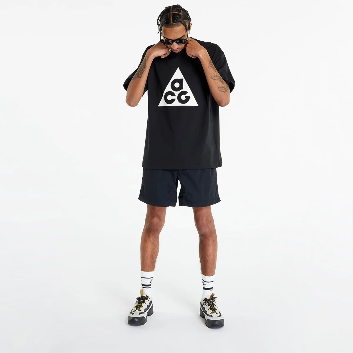 Футболка чоловіча Nike Acg Short-Sleeve T-Shirt (DJ3644-010) — Одяг