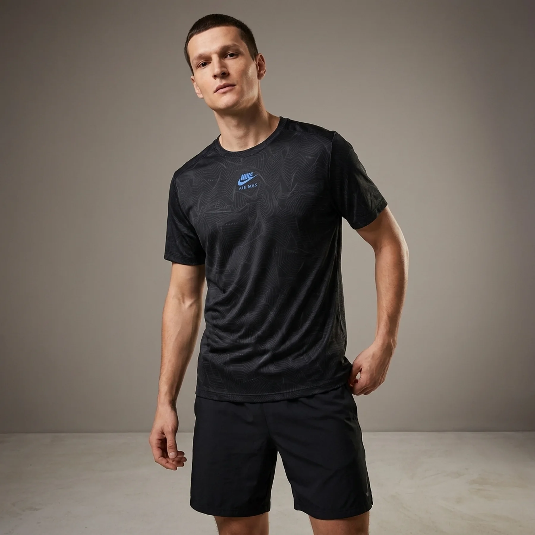 Футболка чоловіча Nike Air Max Performance (FV5596-010)