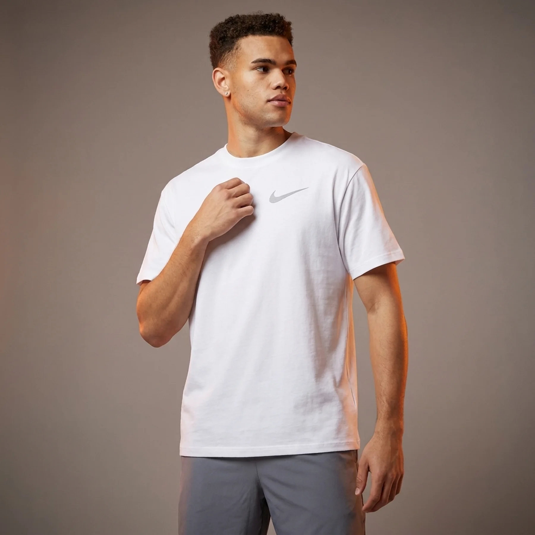 Футболка чоловіча Nike Basketball T-Shirt (FQ4904-100)