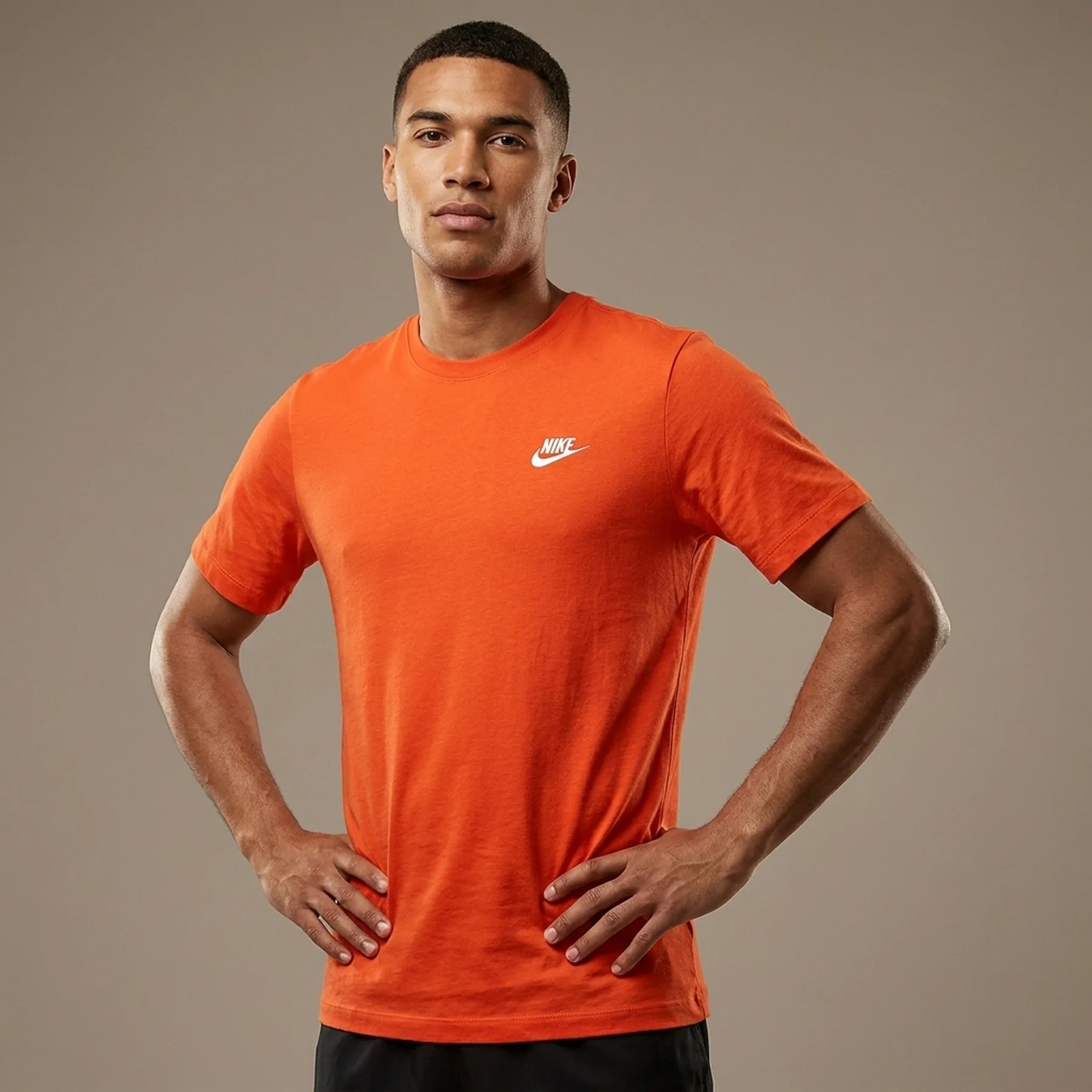 Футболка чоловіча Nike Club Tee Orange (AR4997-891)