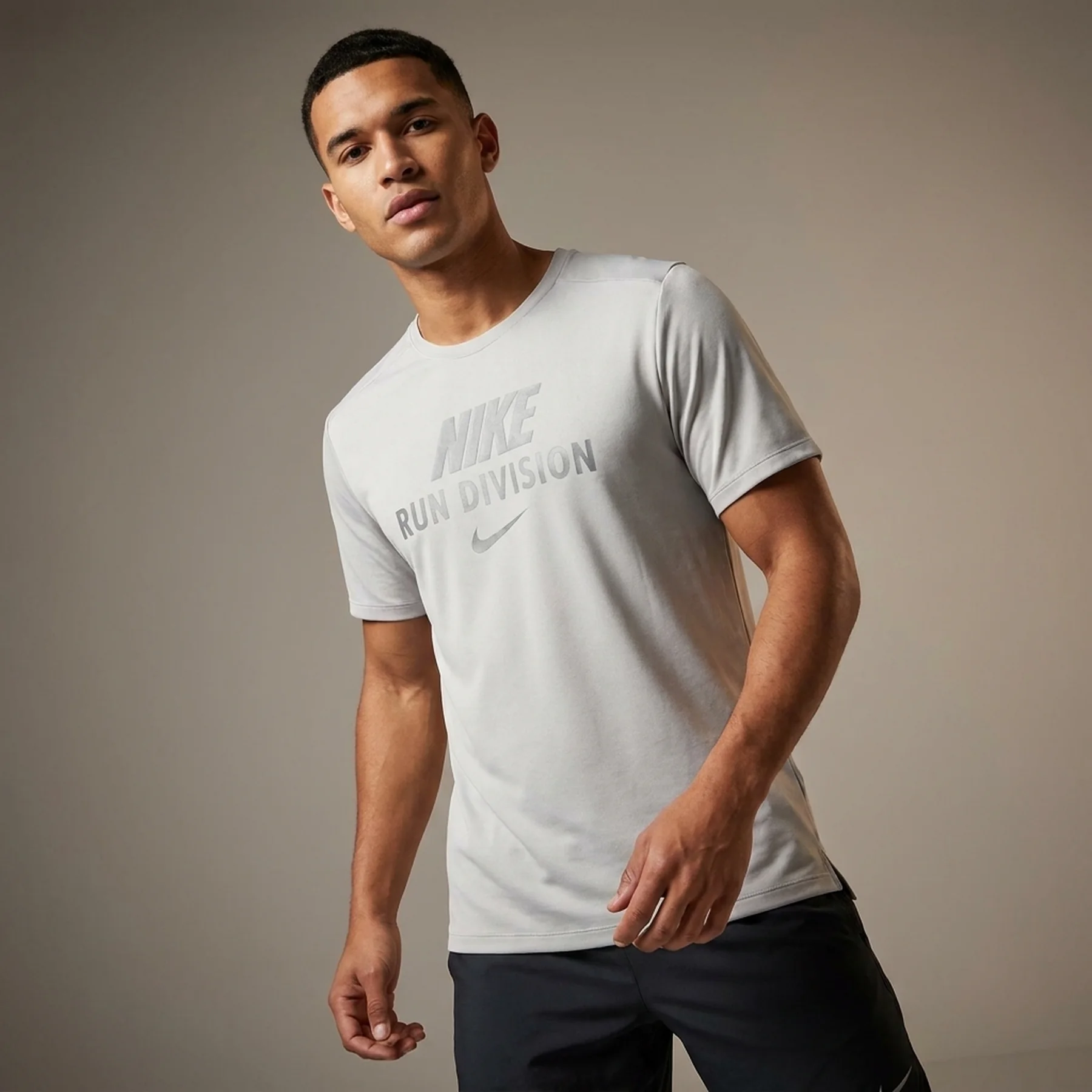 Футболка чоловіча Nike Df Tee Run Division (DM5437-072)
