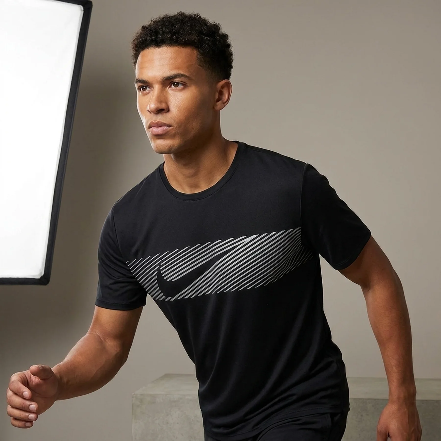 Футболка чоловіча Nike Dri-Fit Uv Miler Flash (FN3051-010)