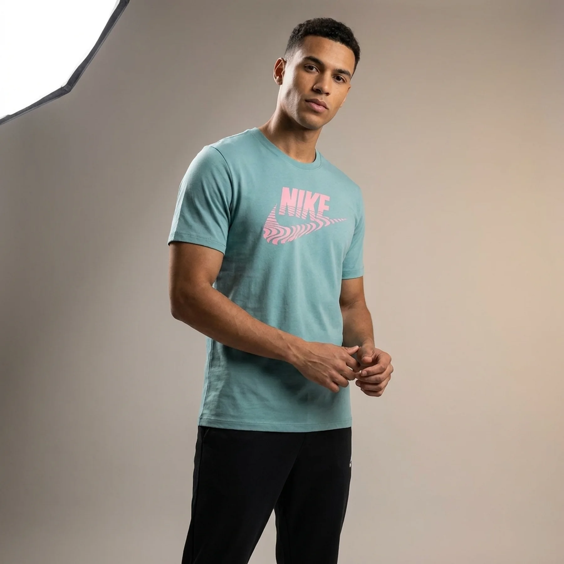Футболка чоловіча Nike Hyverse T-Shirt (HQ7987-006)