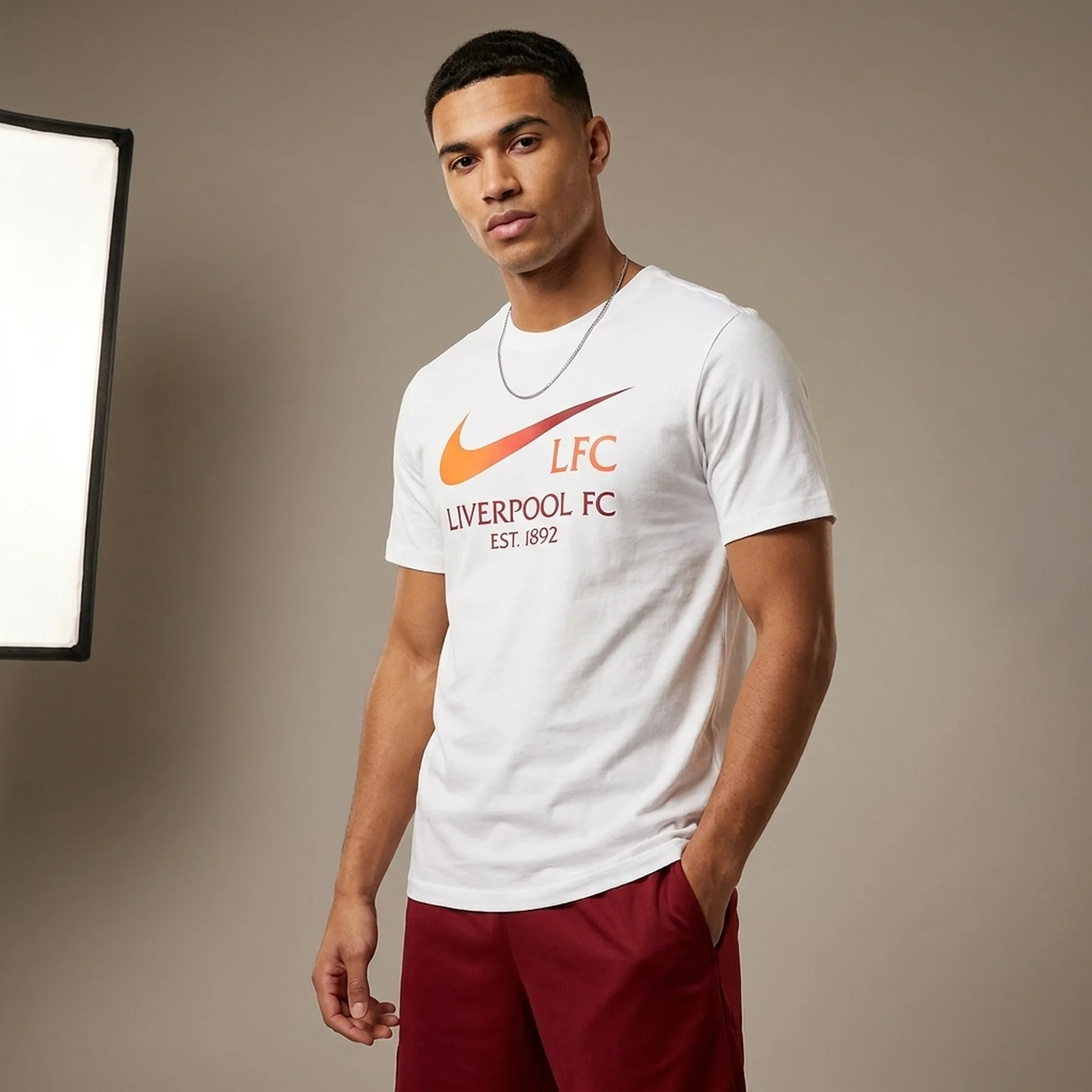 Футболка чоловіча Nike Liverpool Swoosh Tee White (FV8557-100)